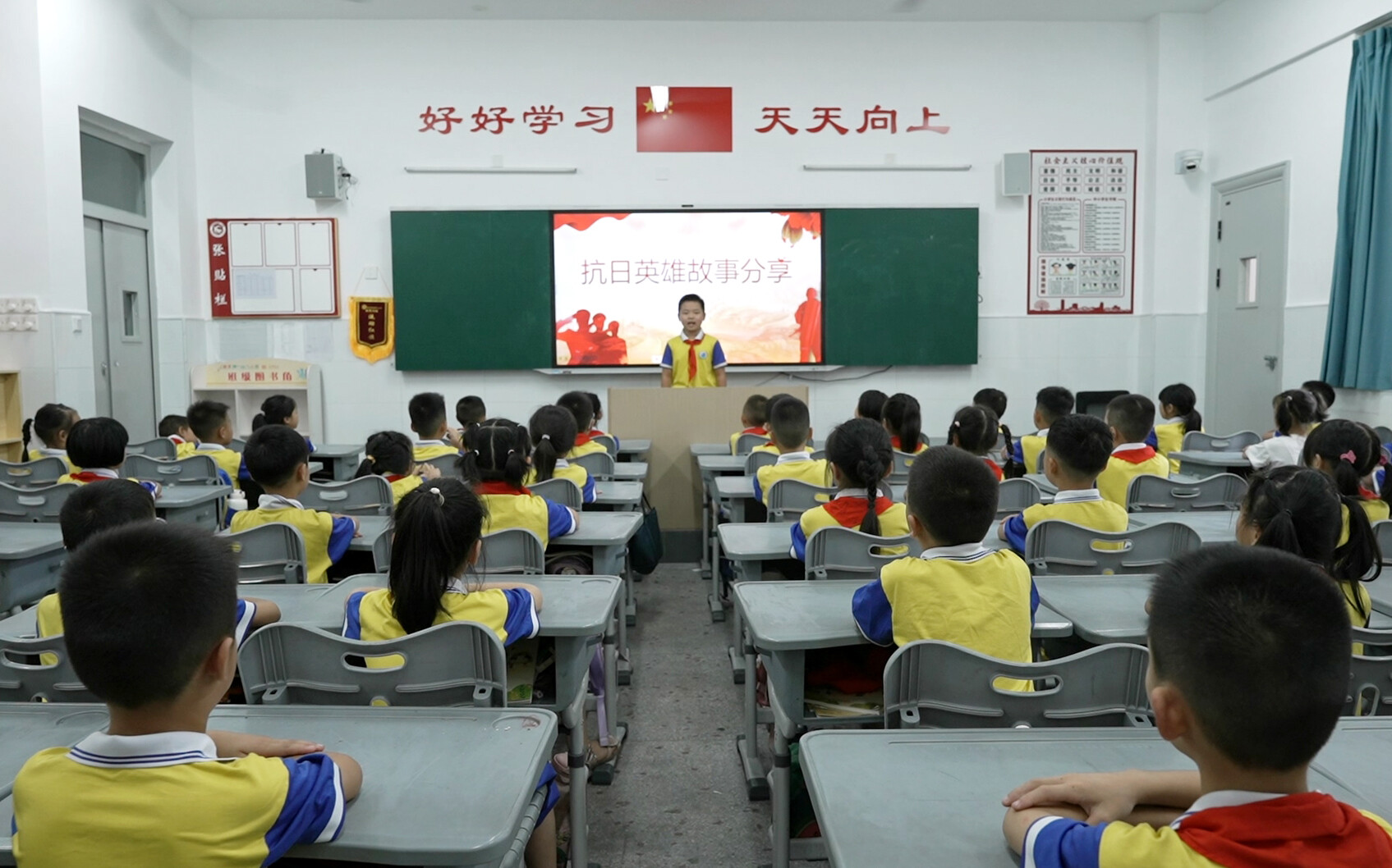 洞口縣文昌街道第二小學(xué)：開(kāi)學(xué)“第一課” 點(diǎn)亮“愛(ài)國(guó)心”