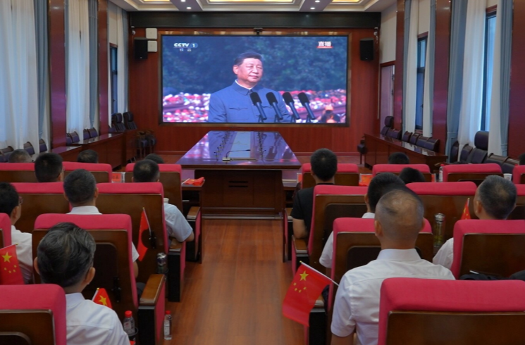 洞口县党政领导集中收看纪念中国人民抗日战争暨世界反法西斯战争胜利80周年大会