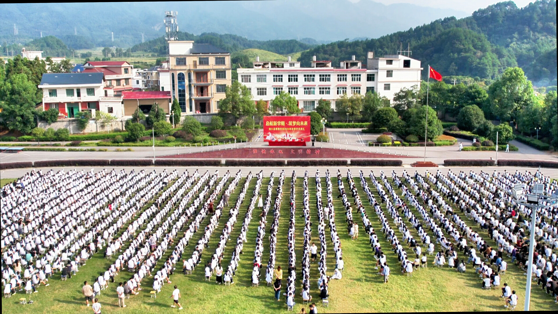 洞口县博雅学校：“国旗下的思政课”开启新学期新征程