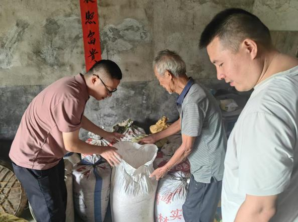 石江镇：山坳里的暖心帮扶
