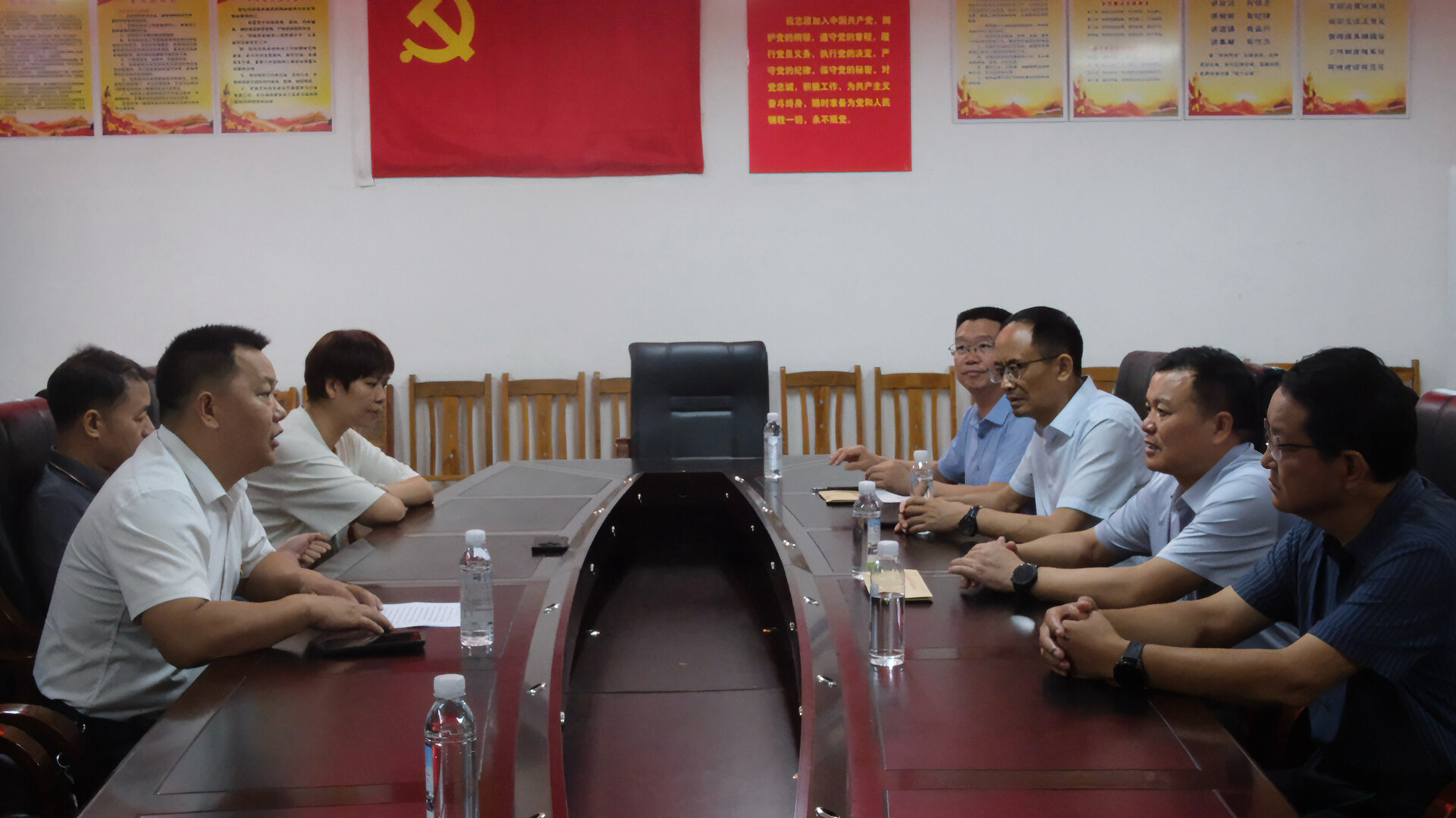 歐陽佑春帶隊到黃橋鎮(zhèn)、石江鎮(zhèn)開展教師節(jié)走訪慰問活動
