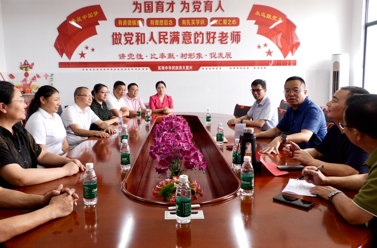 罗颢开展教师节走访慰问活动
