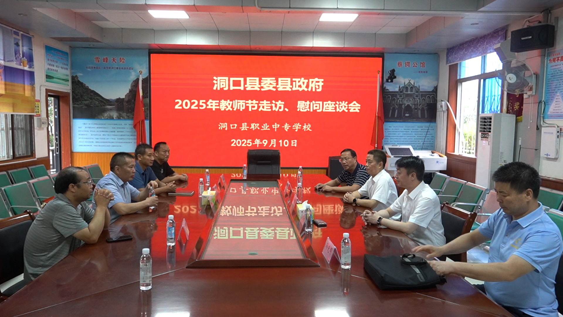 向書宏帶隊到竹市鎮(zhèn)、毓蘭鎮(zhèn)、花園鎮(zhèn)走訪慰問教師