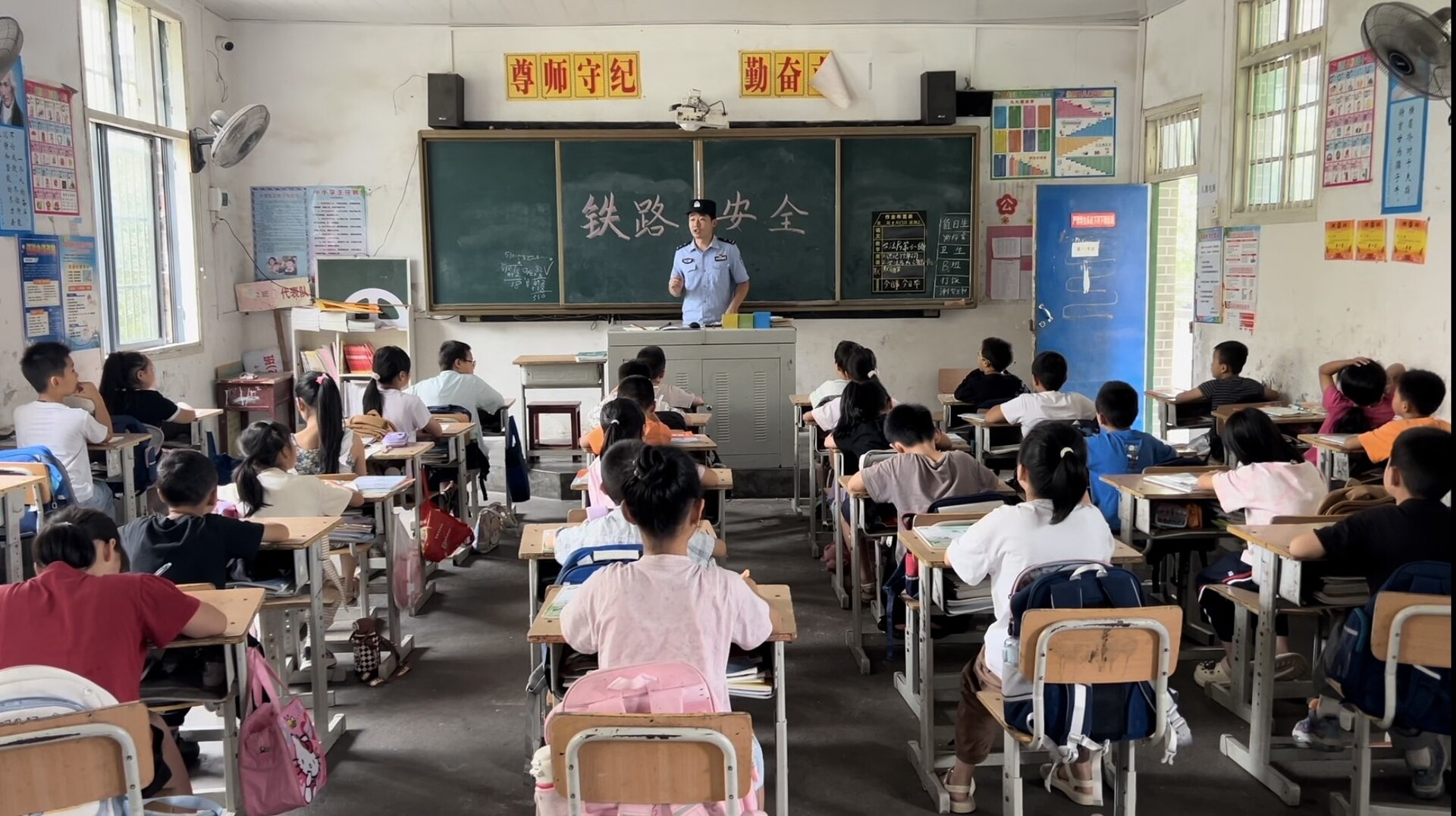 铁路知识进校园 爱路护路筑平安
