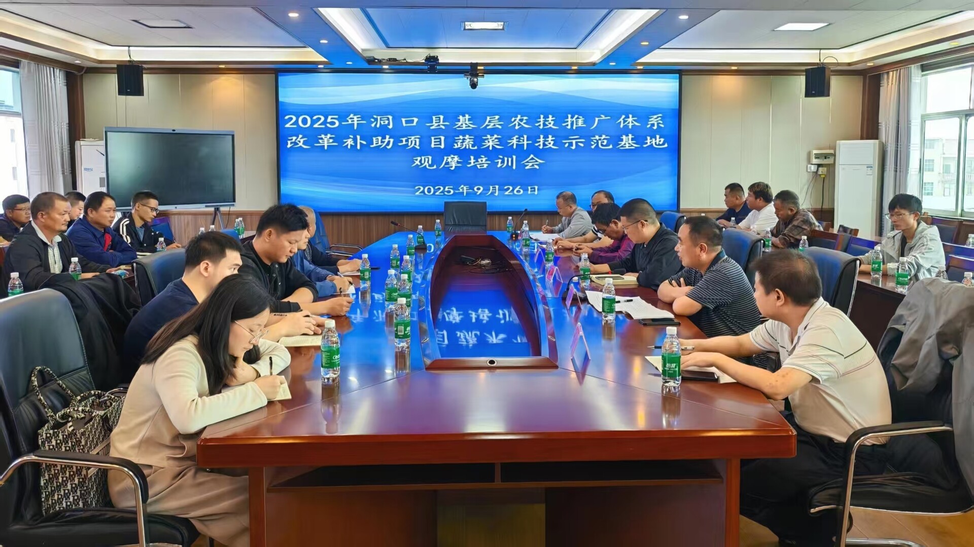 洞口县开展2025年蔬菜科技示范基地观摩培训 赋能秋冬农业生产