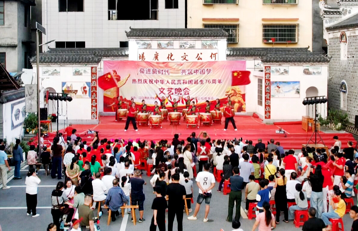 江口镇：“庆国庆·迎中秋”文艺晚会精彩上演
