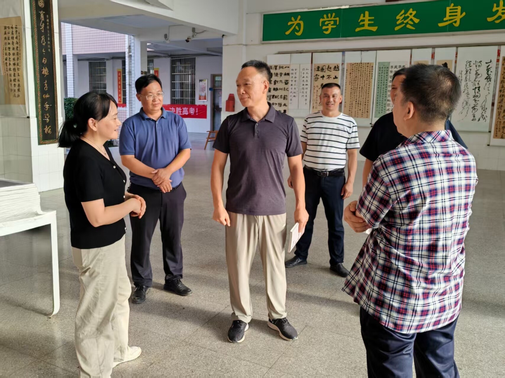 书香润校园 乡情暖童心