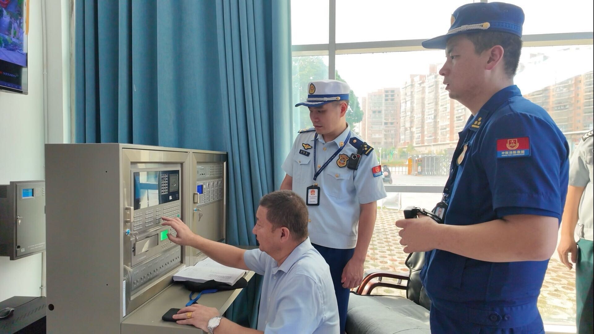 国庆我在岗|县消防救援大队开展重点单位安全隐患排查