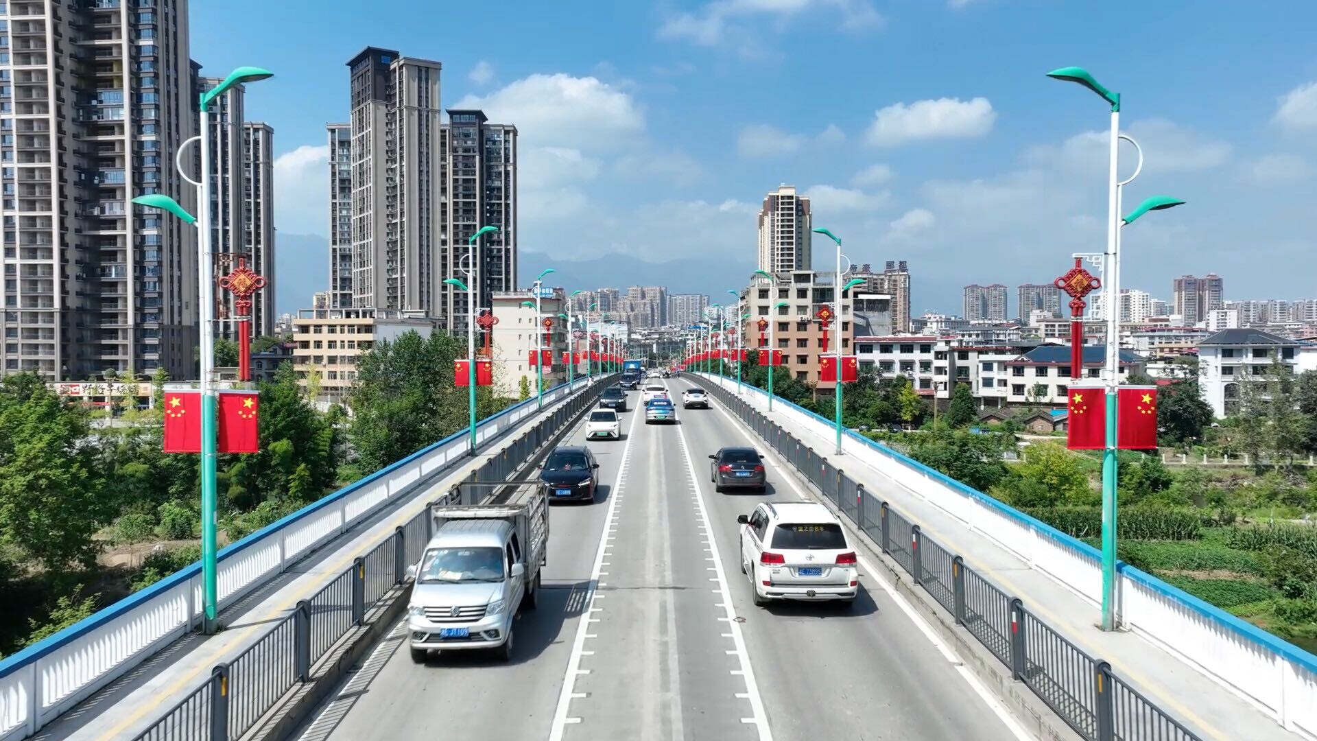 国庆中秋长假| 洞口：桂花盛开满城香