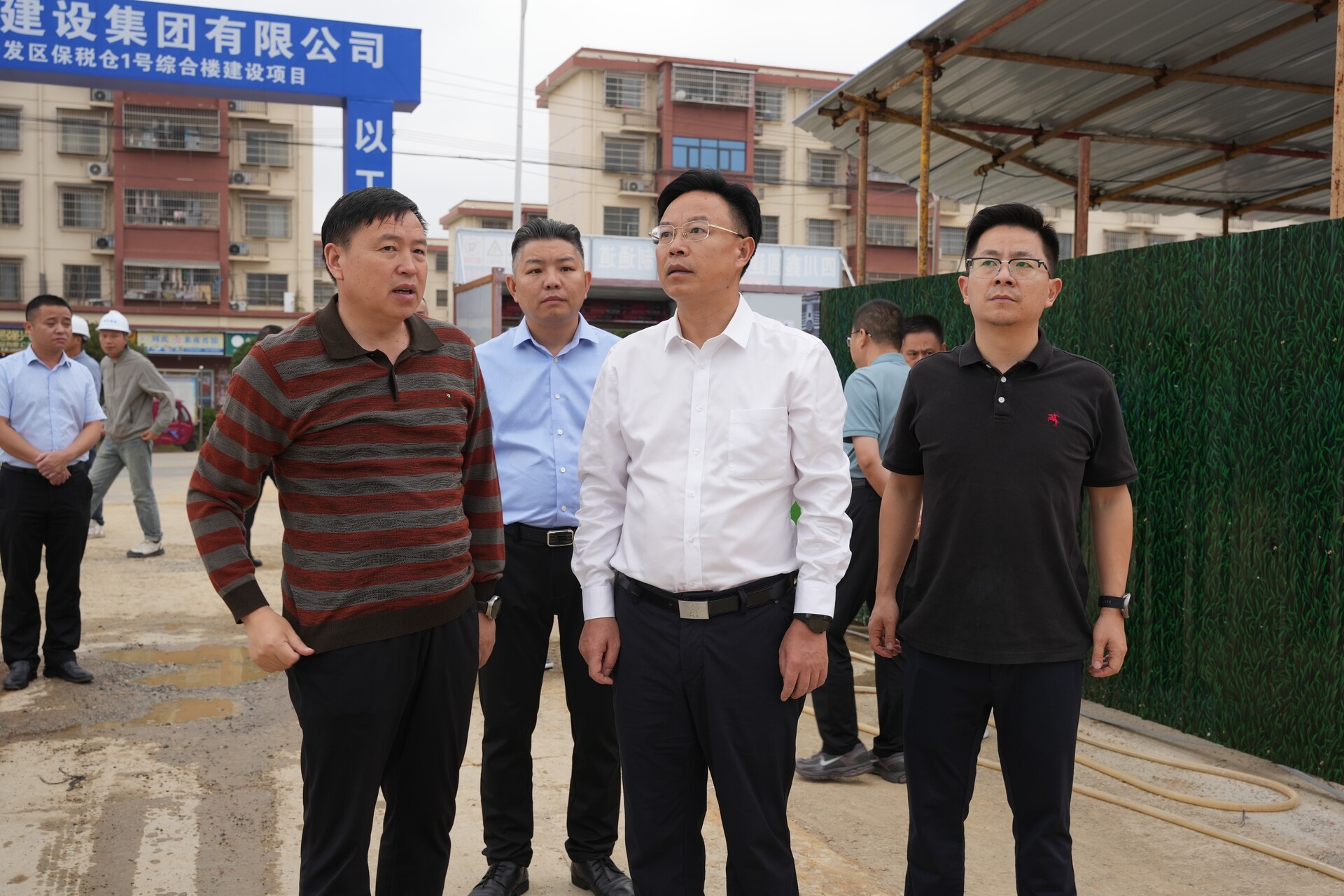 吴韬调研洞口经开区当前重点工作