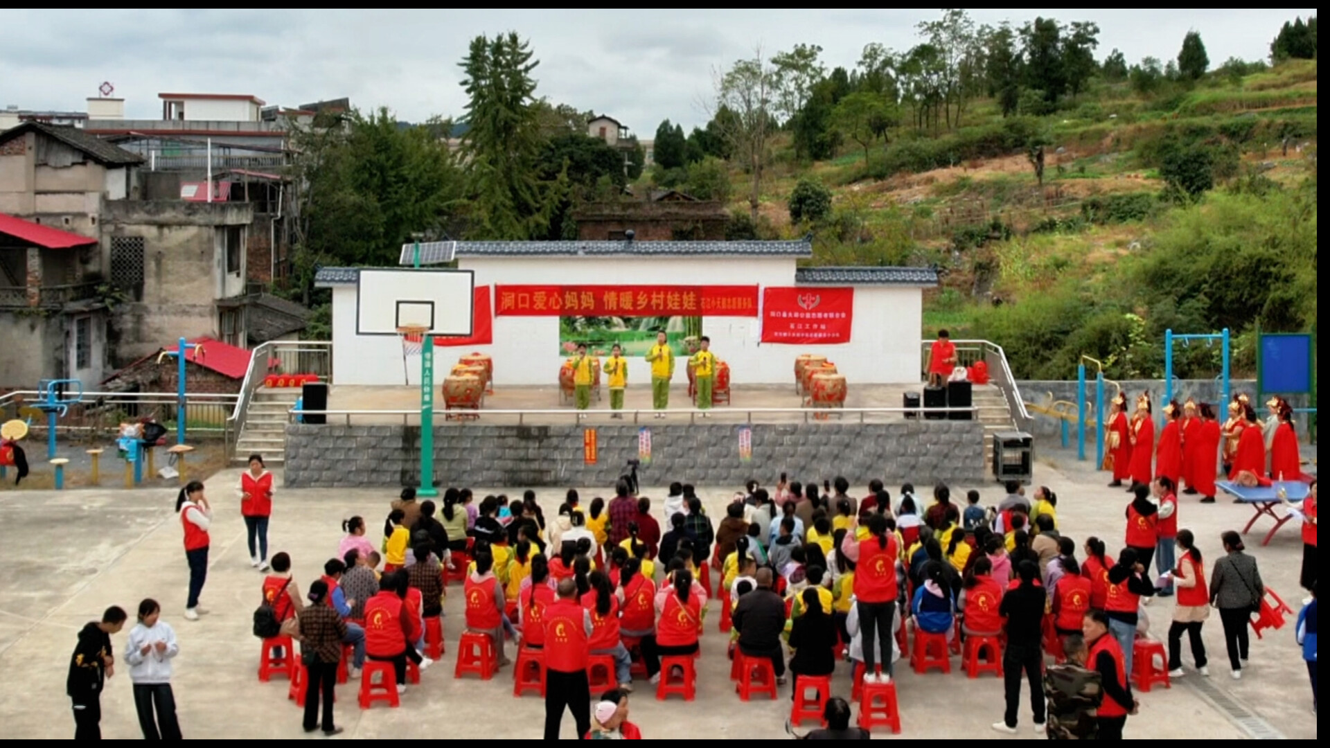 洞口爱心妈妈 情暖乡村娃娃