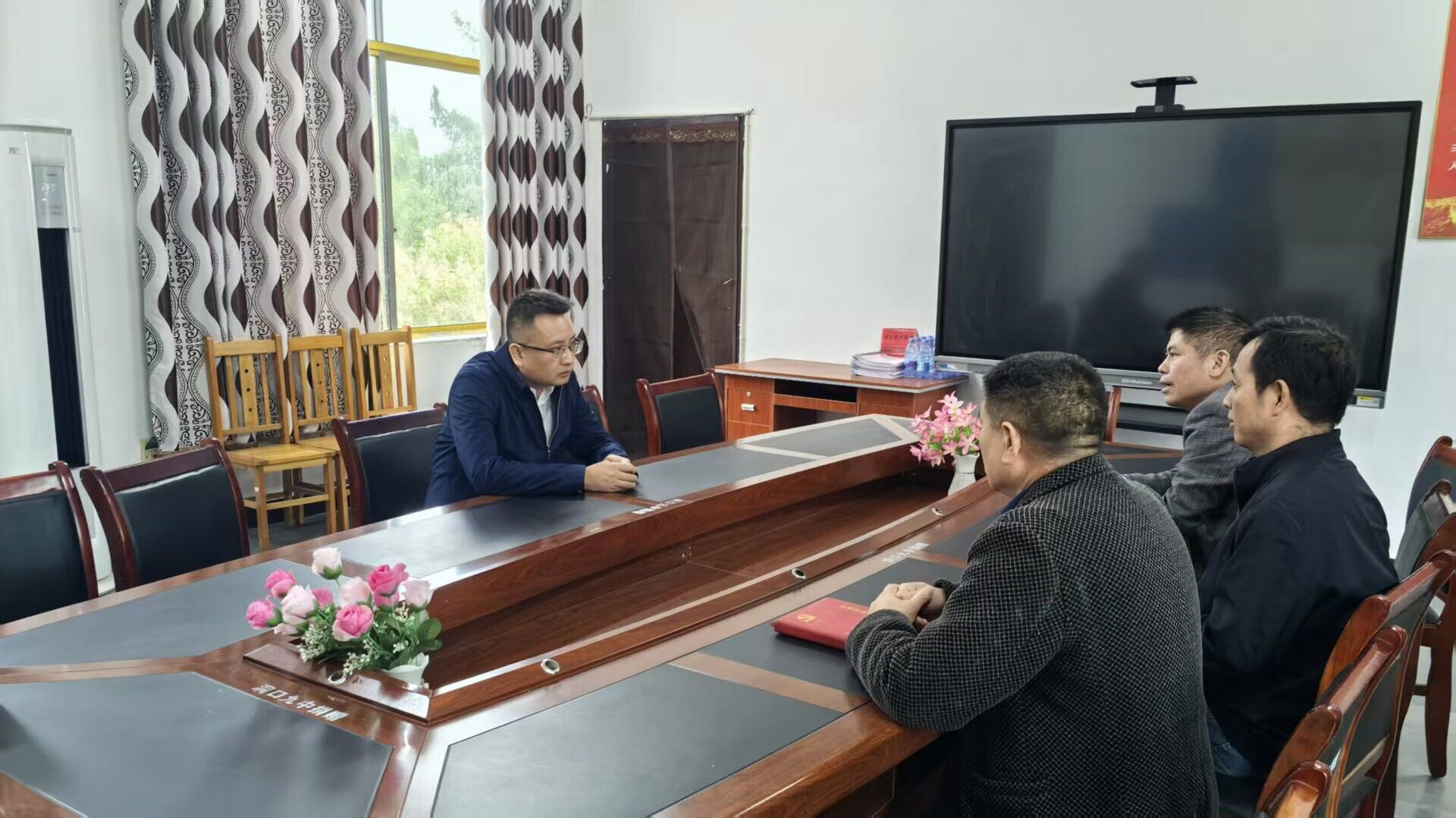 许治国到竹市镇、石江镇调研检查乡村振兴、安全生产等工作