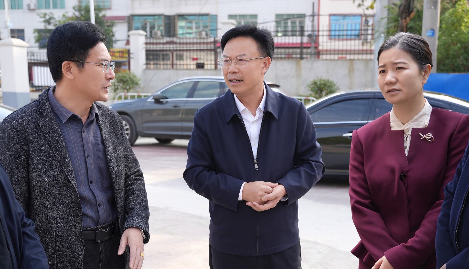 吴韬调研中小学校校舍安全隐患专项排查整治工作