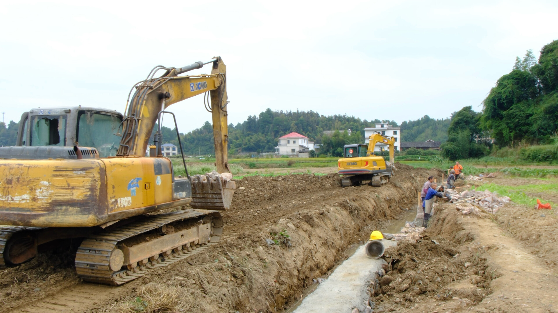 花园镇黄金村：水渠修缮按下“快进键”