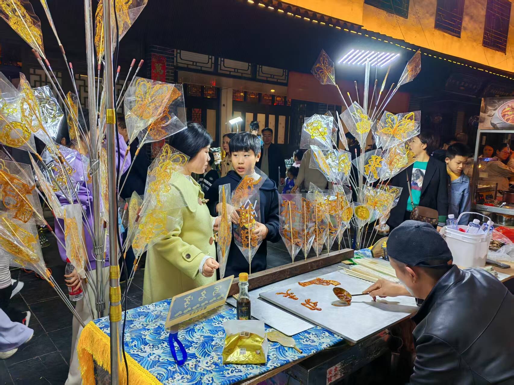 夜高沙，烟火浓：千年古镇点亮“夜色经济”