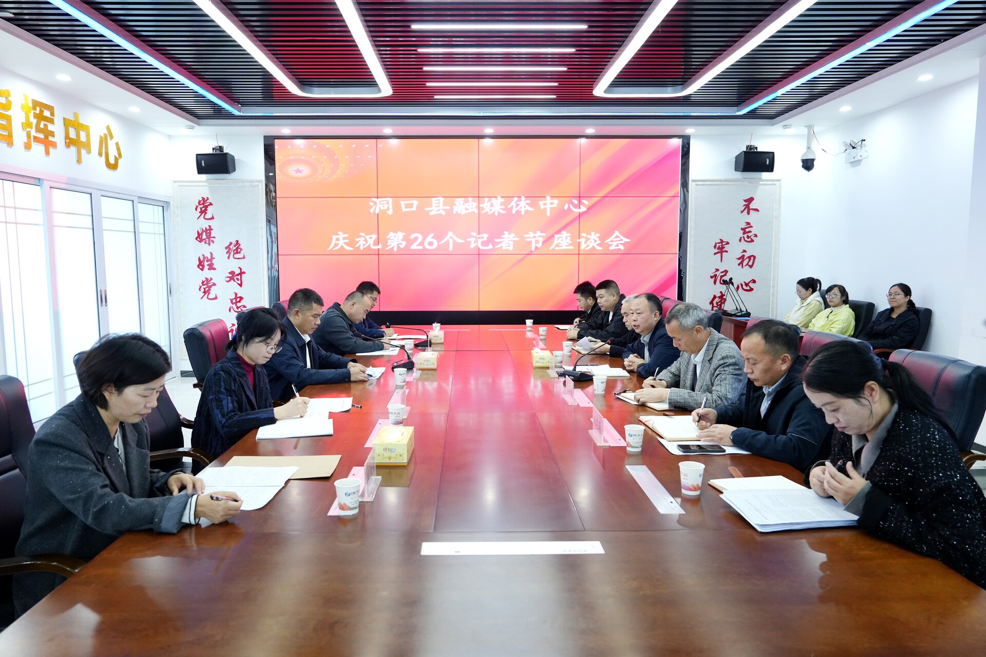 唐煜看望慰问一线新闻工作者