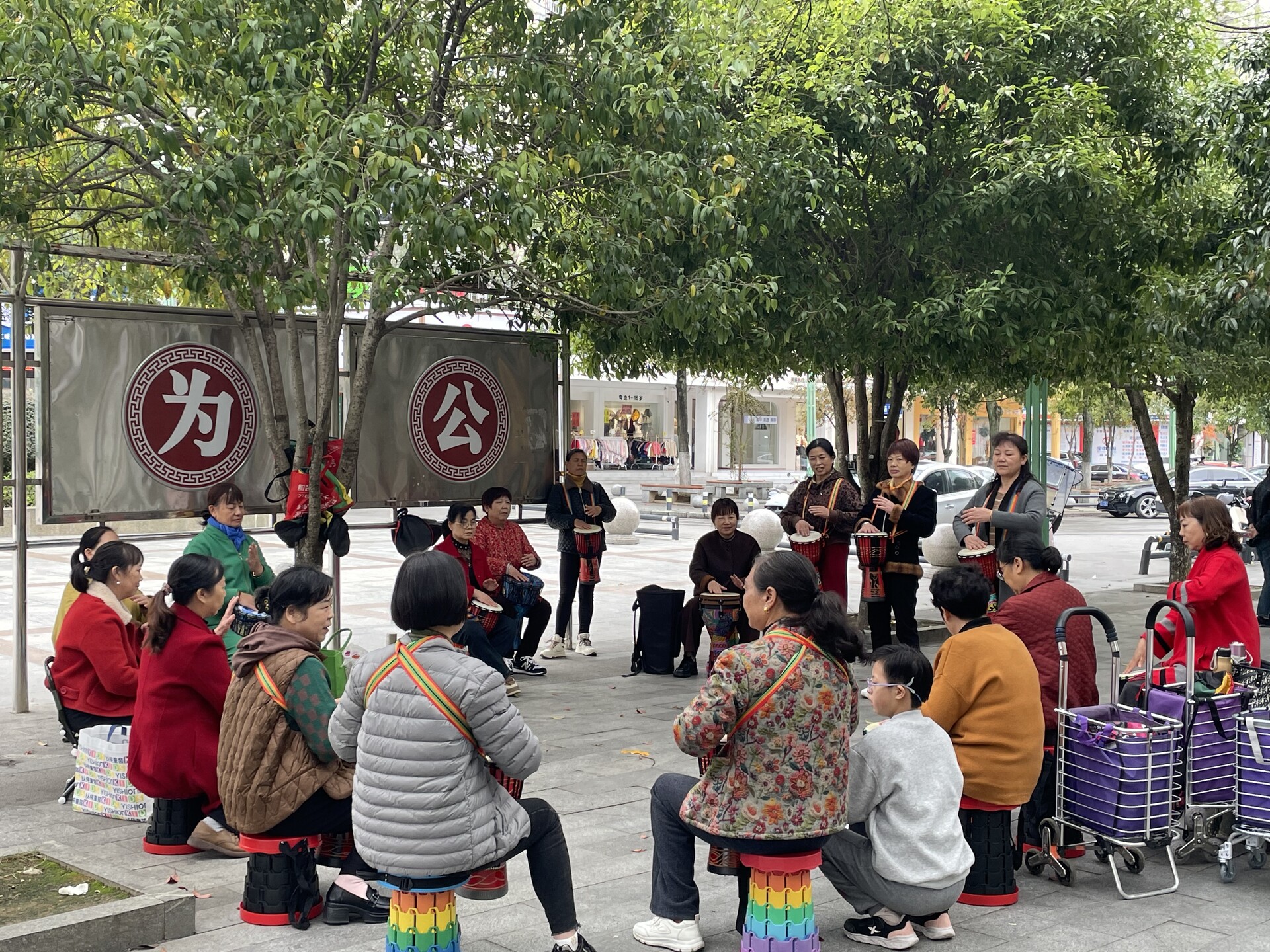 久雨初晴 人们纷纷走出户外锻炼