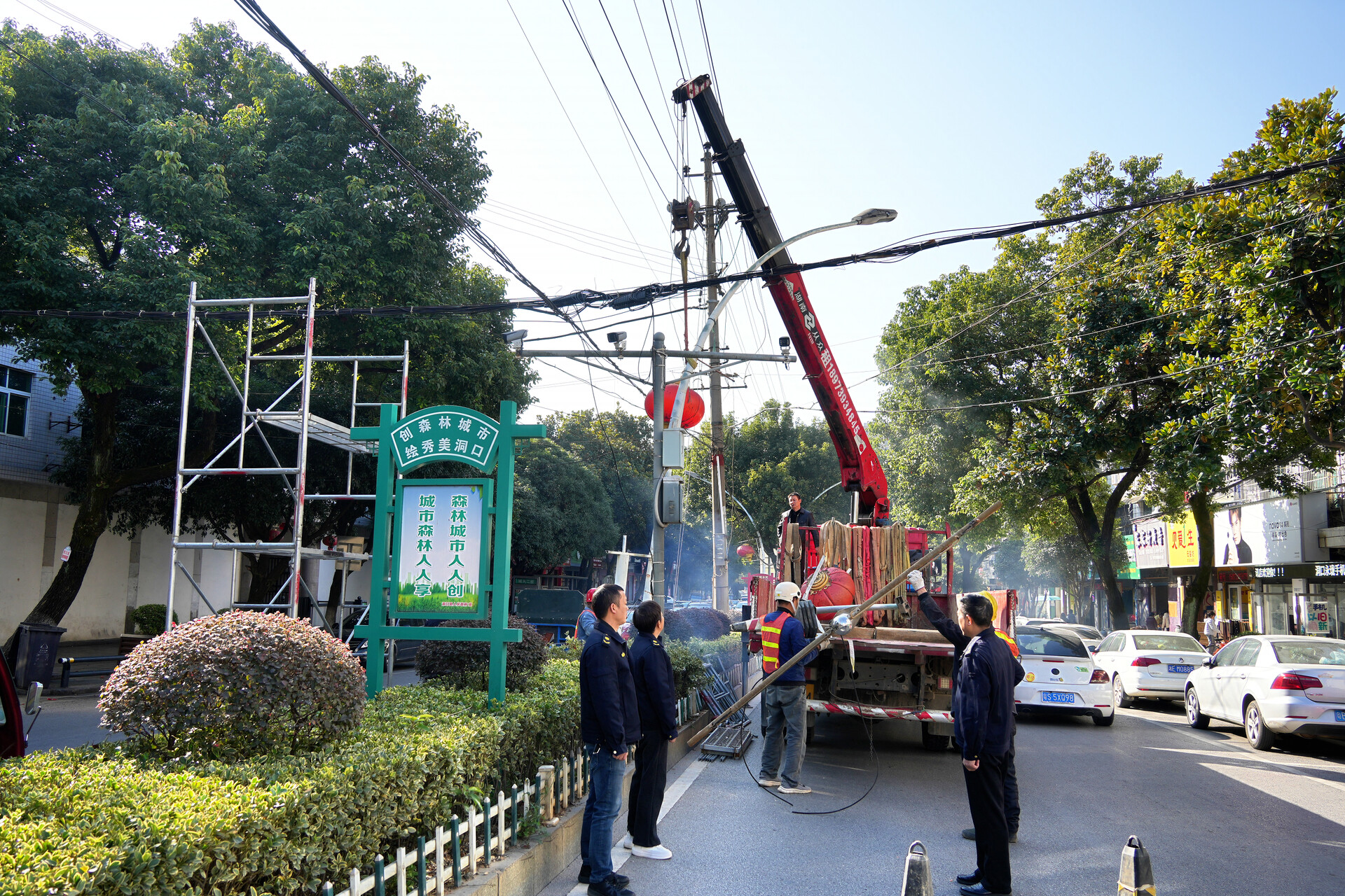 提质增效|洞口县城管局：路灯提质改造  提升城市品质