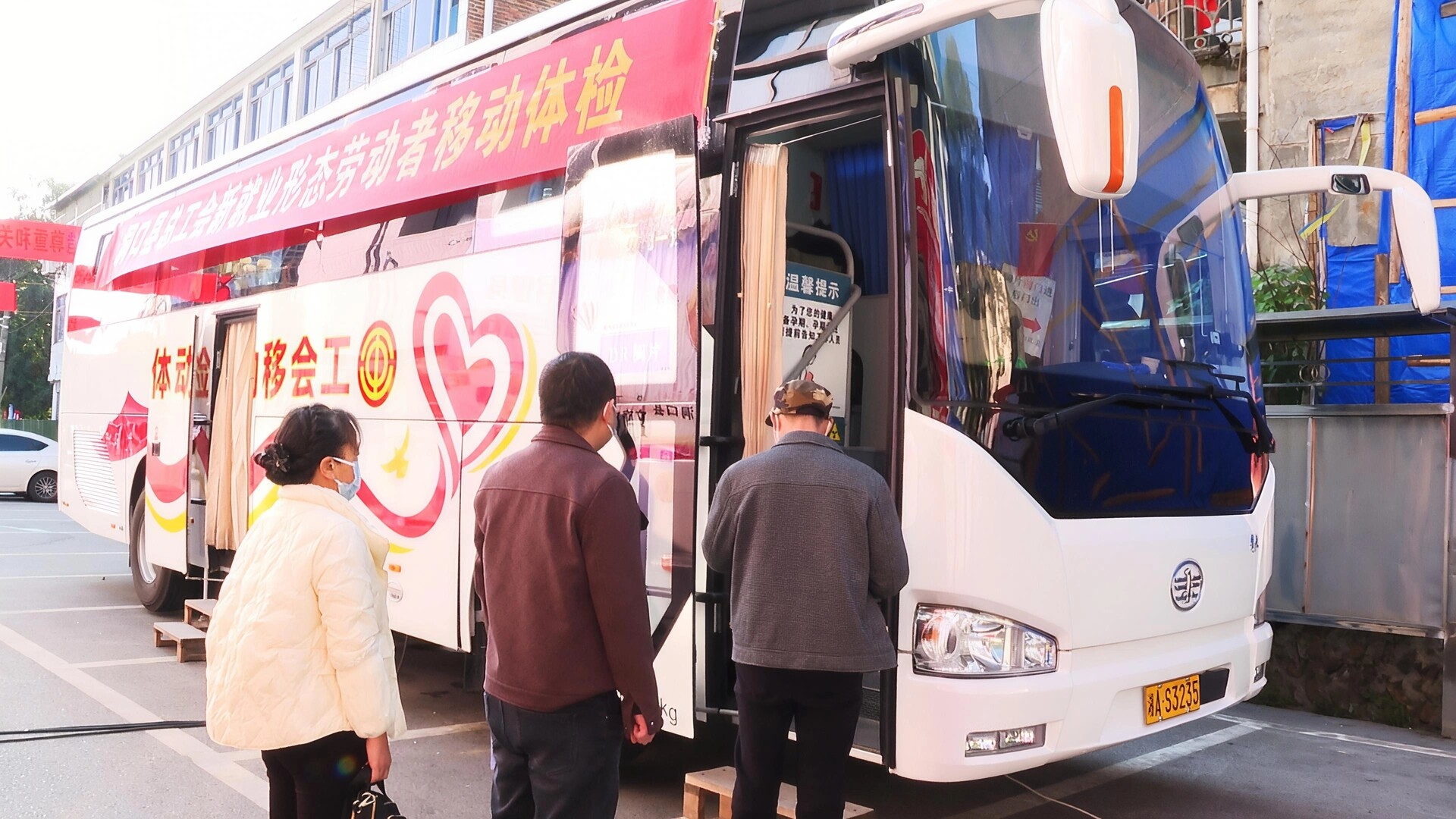 县总工会“移动体检”暖心服务  为新就业形态劳动者健康护航