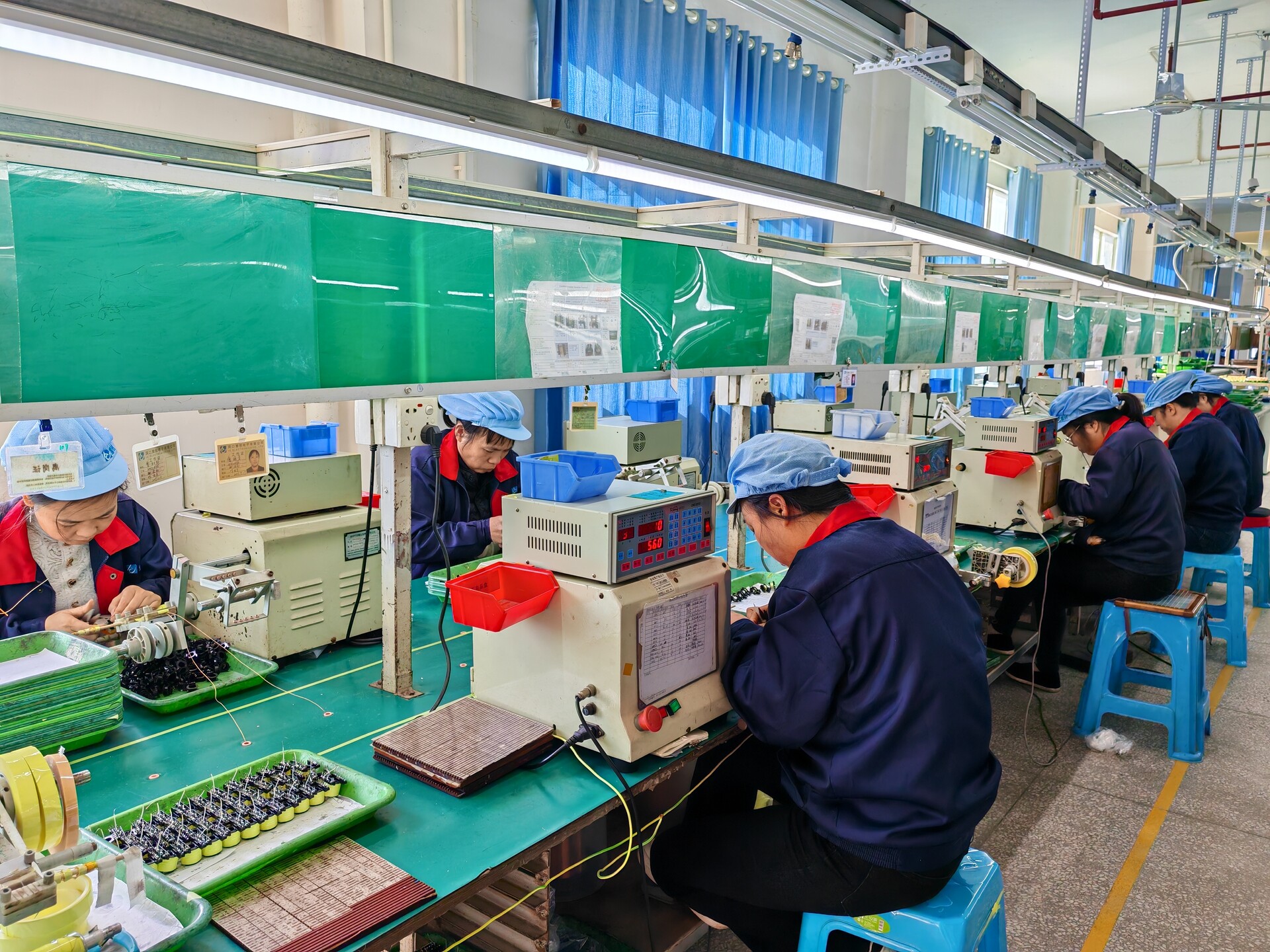 慧创电子订单旺产销忙 开足马力稳增产