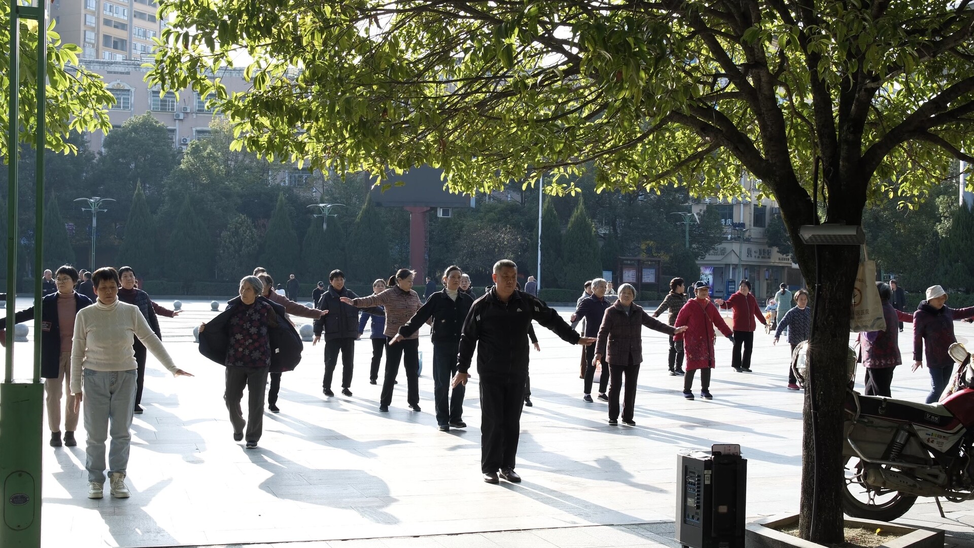 寒冬暖意融融 全民健身绘就活力图景