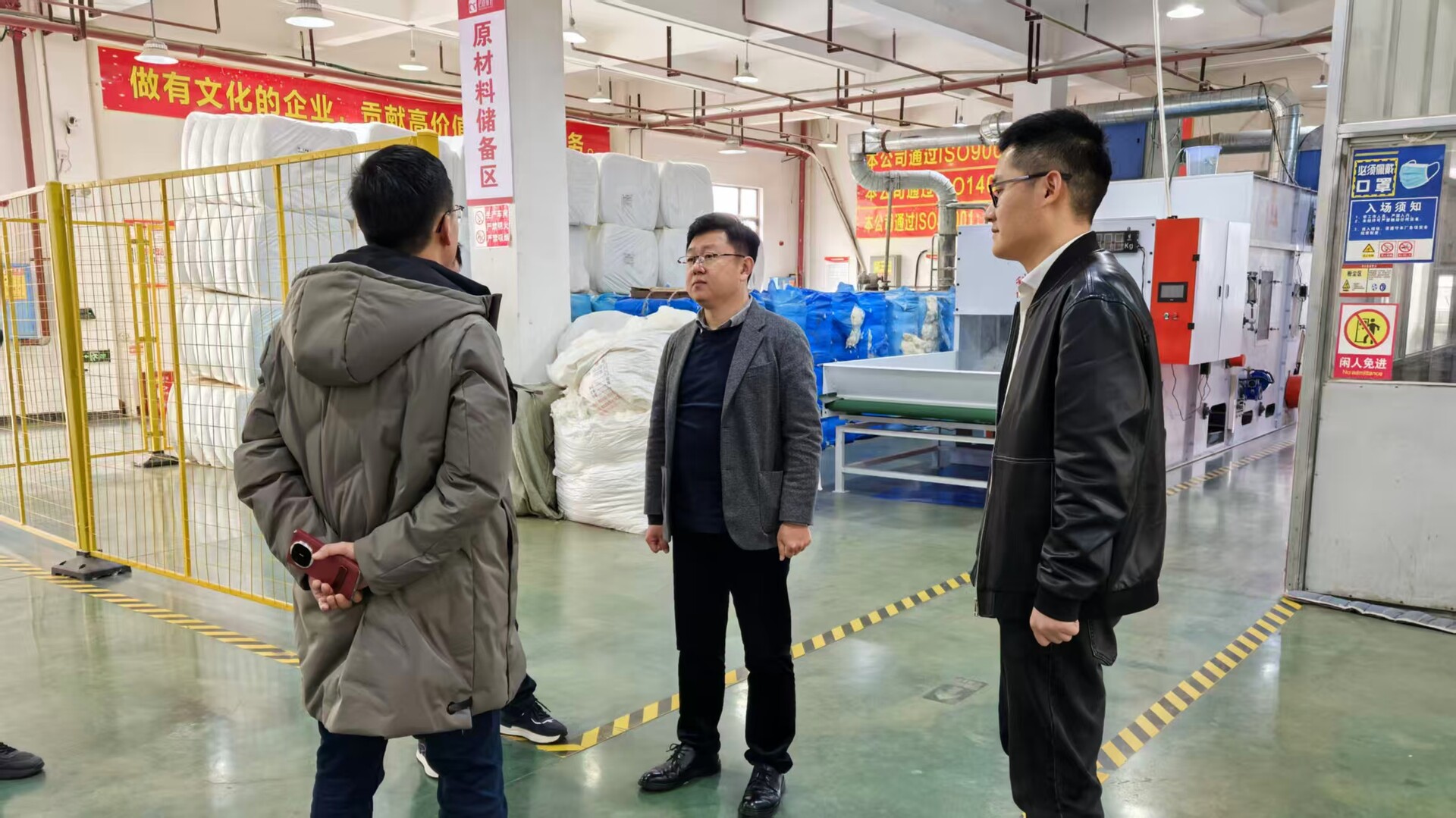 洞口县金融服务中心联合交通银行邵阳分行开展“送解优·暖冬行动”