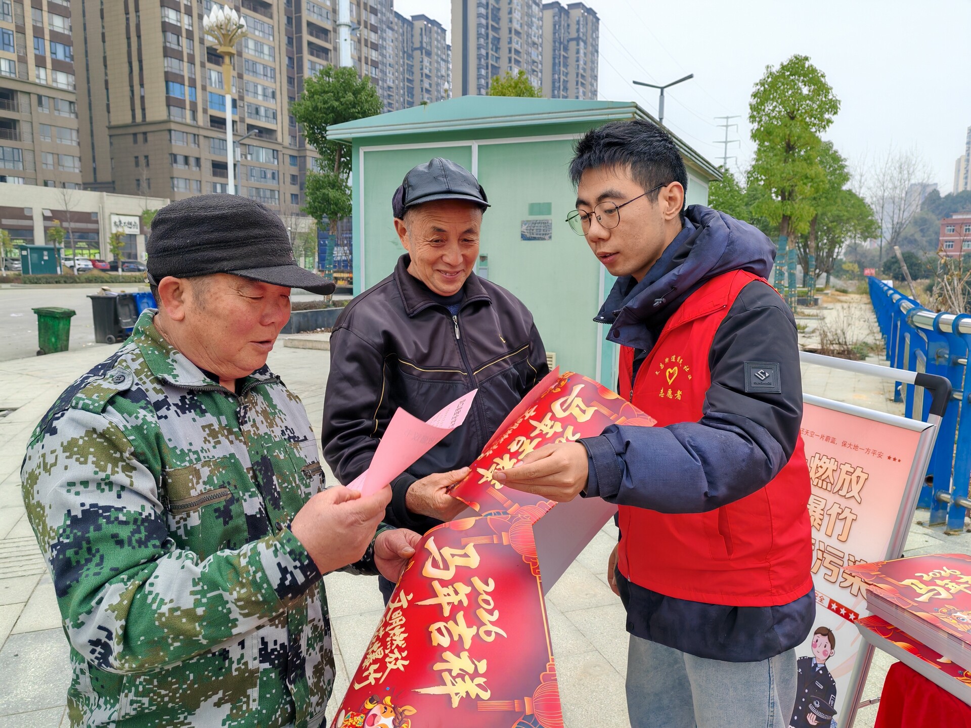 洞口县多部门联合开展禁燃禁放集中宣传 引导市民共护“双节蓝”