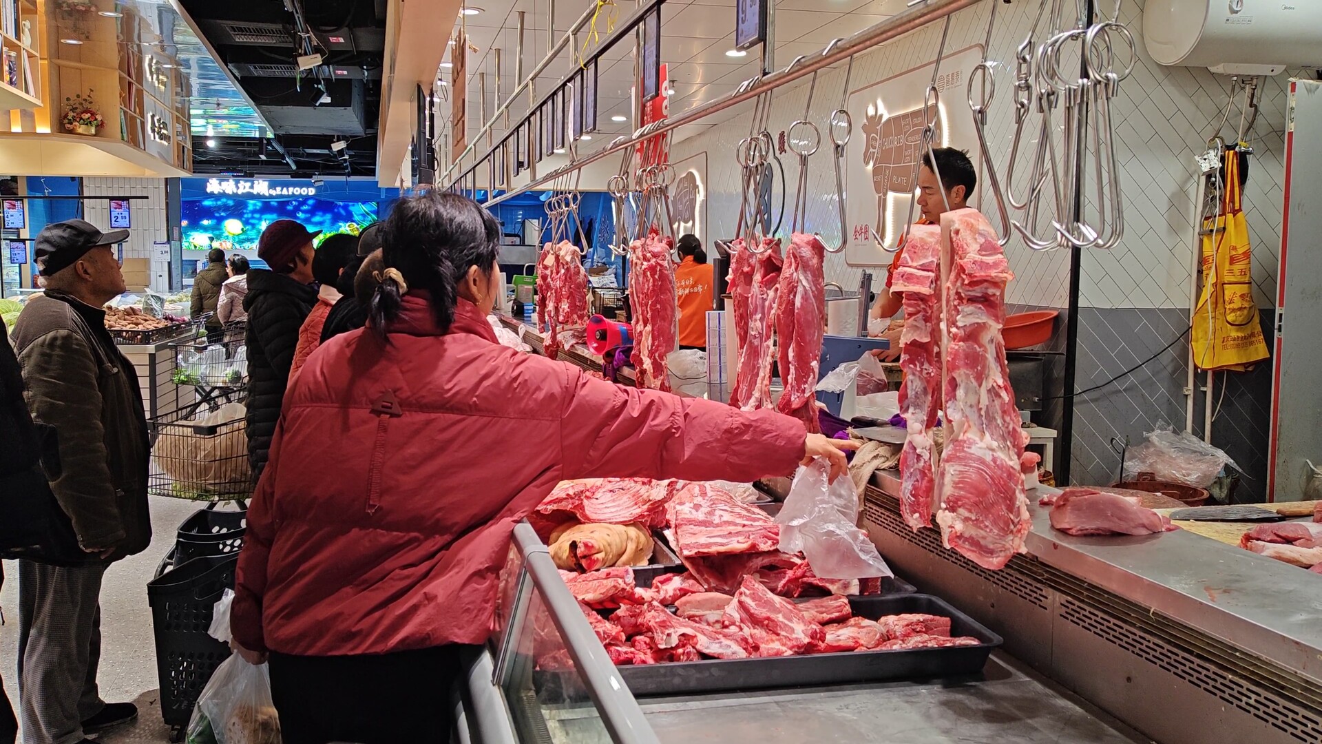 洞口：年味渐浓 猪肉价稳购销旺