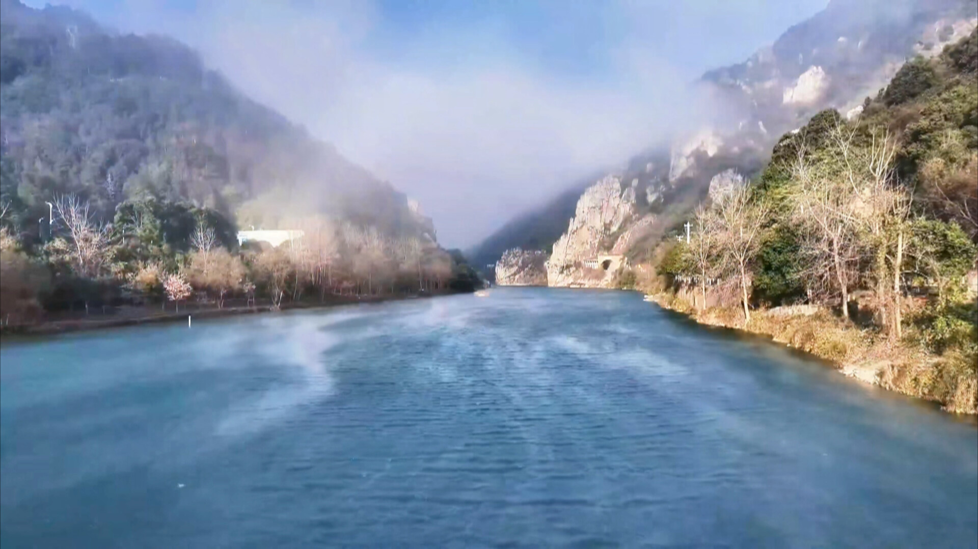 平流雾漫洞口塘 峡谷藏幽入画来