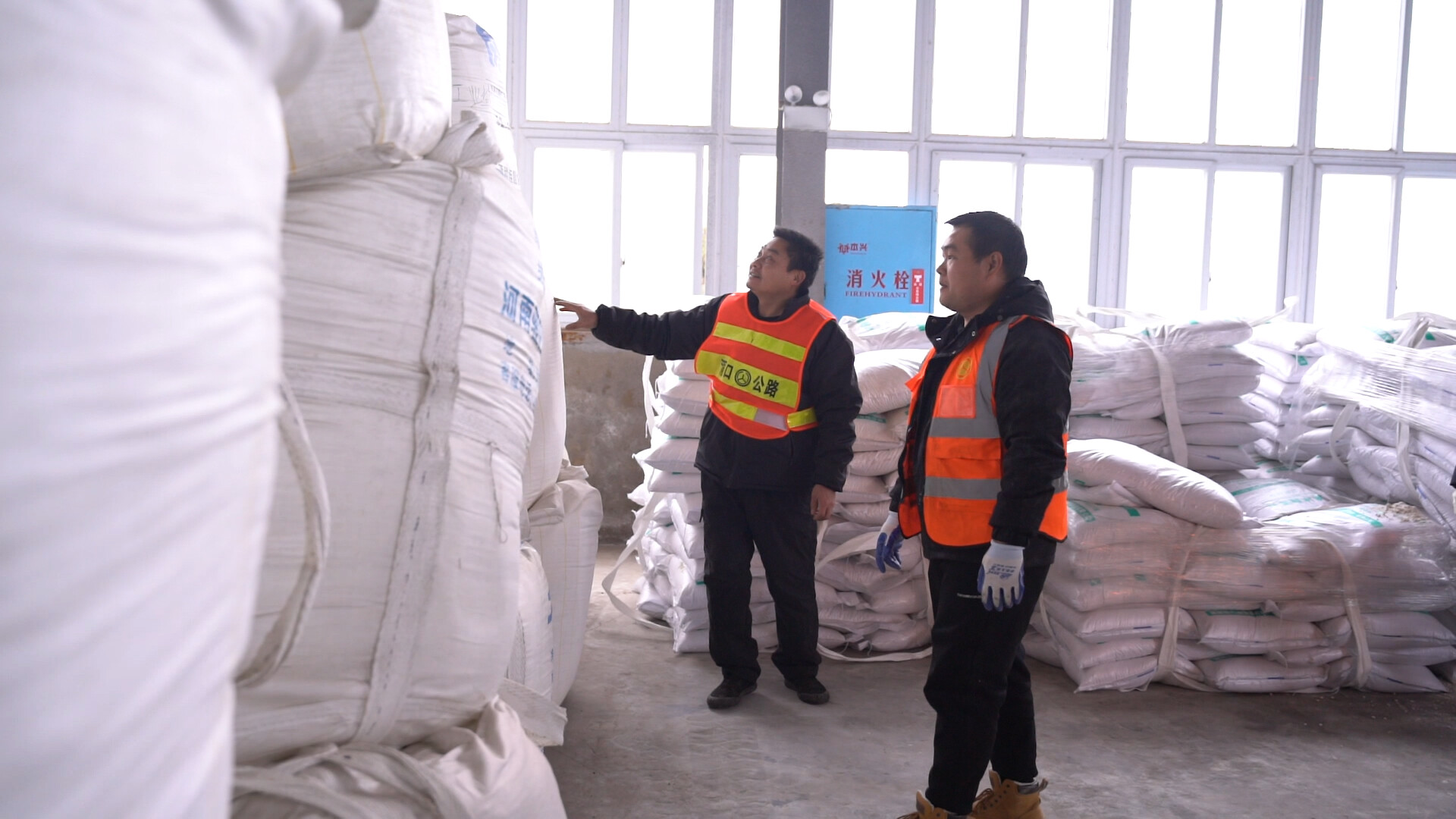 县公路建设养护中心：做好防寒防冻物资前移 积极应对低温雨雪冰冻天气