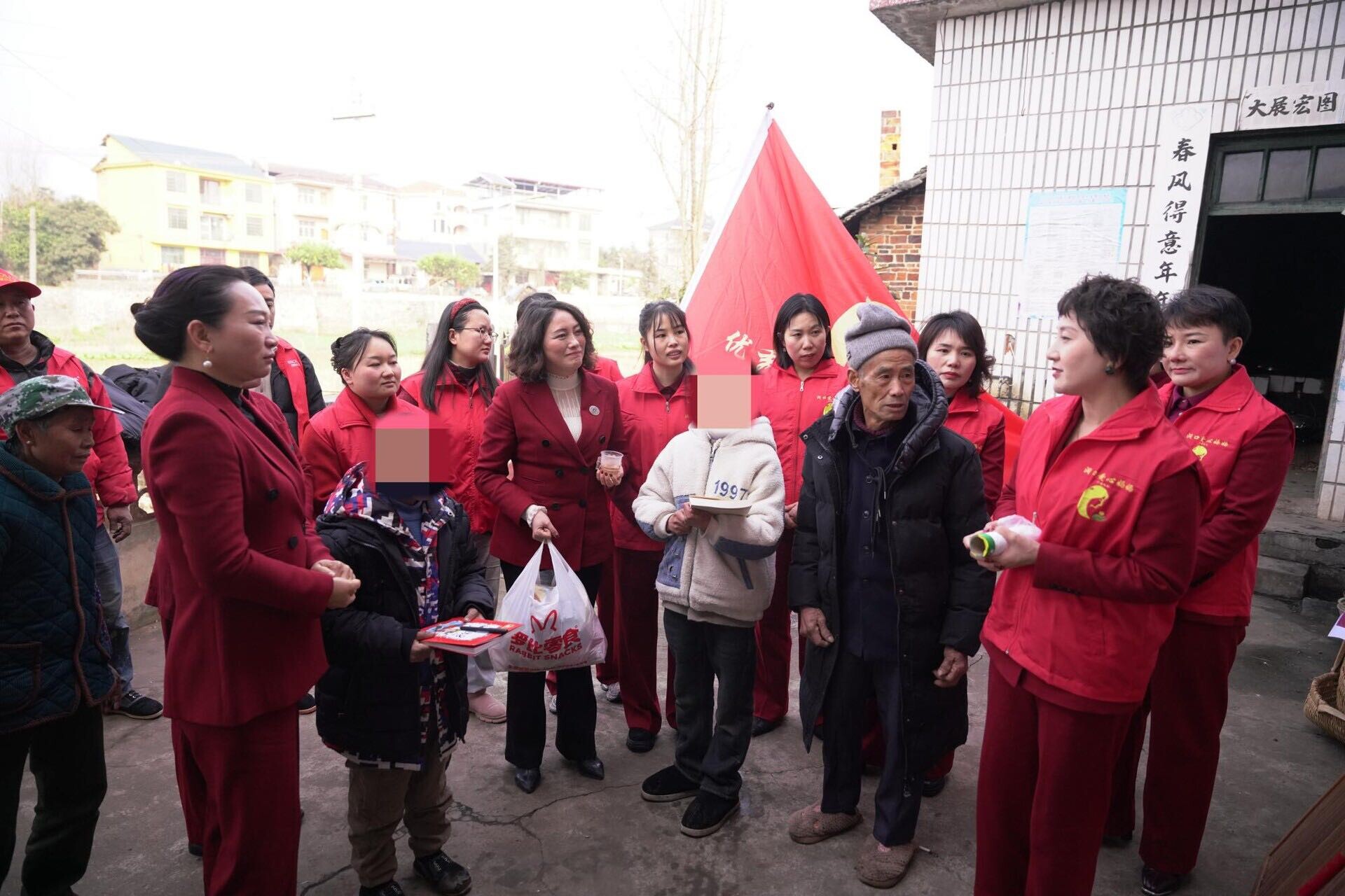 县优秀女性协会开展“焕新家暖童心”活动 温暖困境儿童家庭