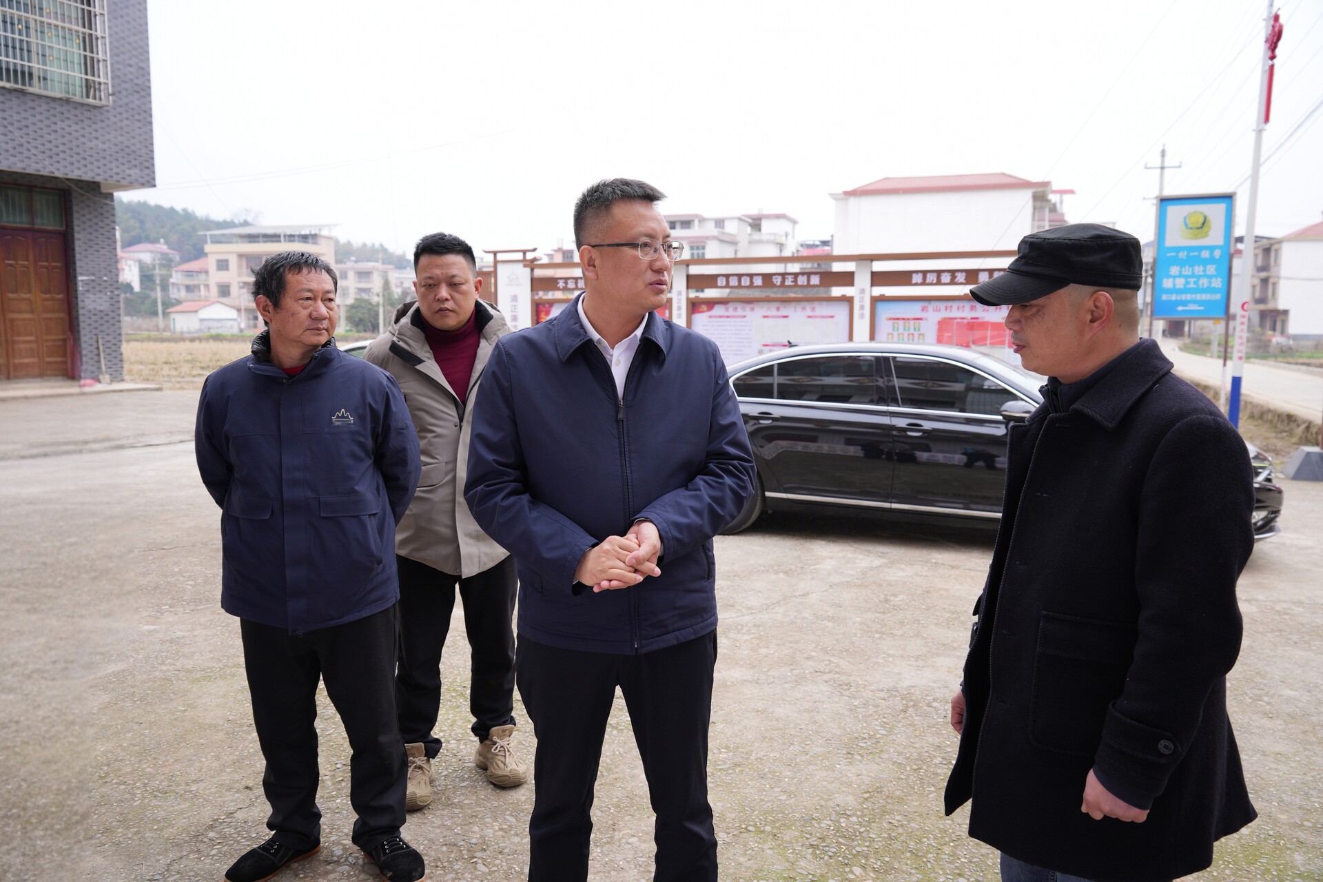 许治国调研省派驻村工作队工作开展情况