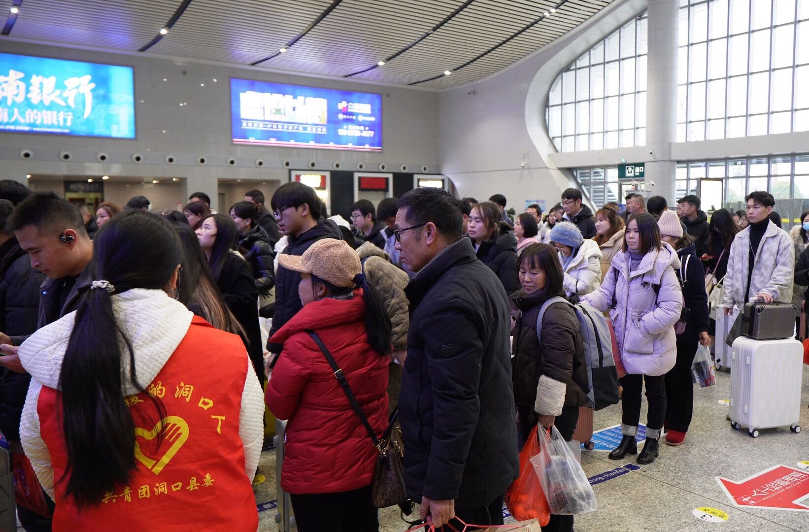 洞口高铁站：多举措保障旅客便捷舒心出行