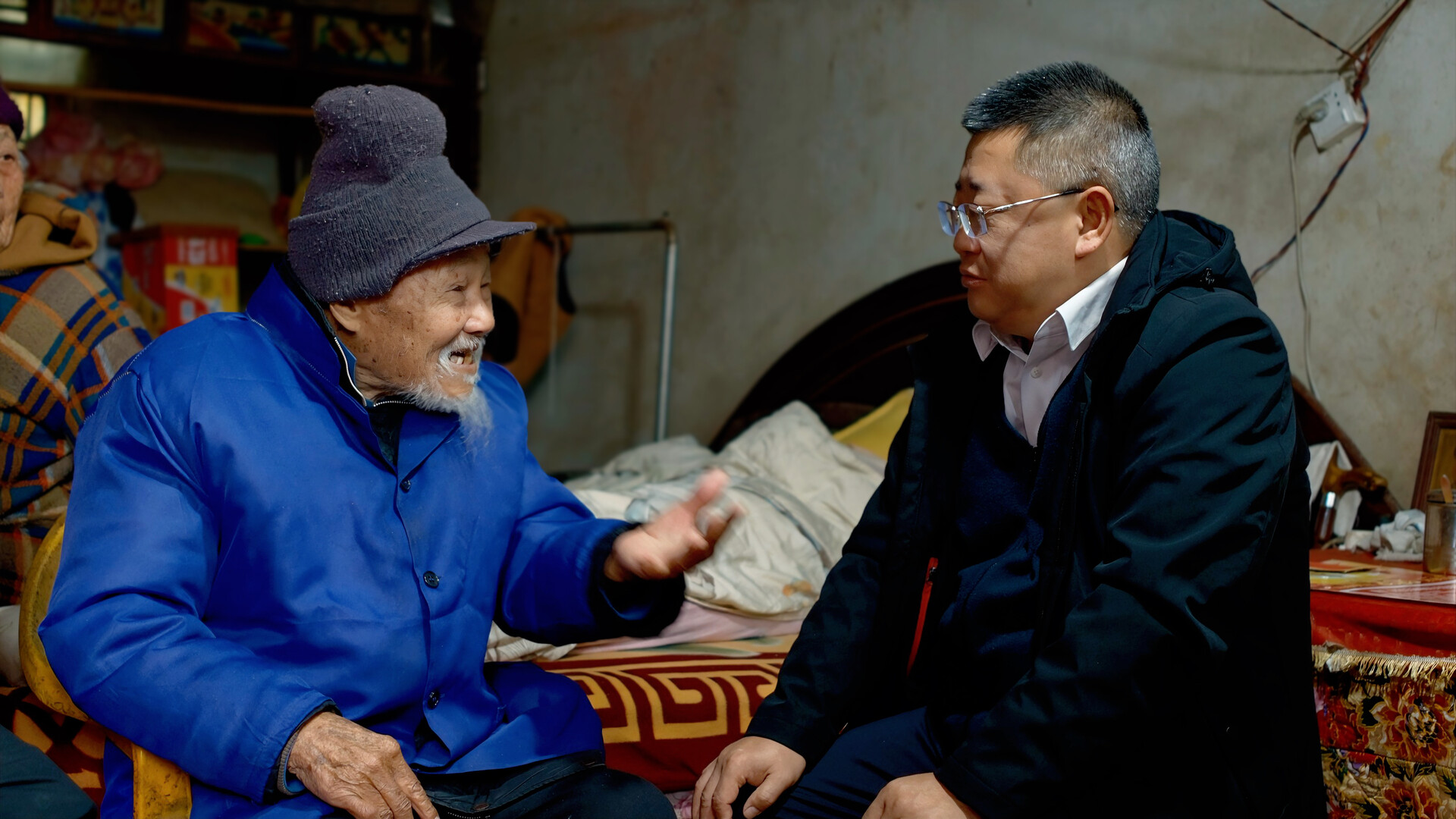 向兵到黄桥镇走访慰问抗战老兵