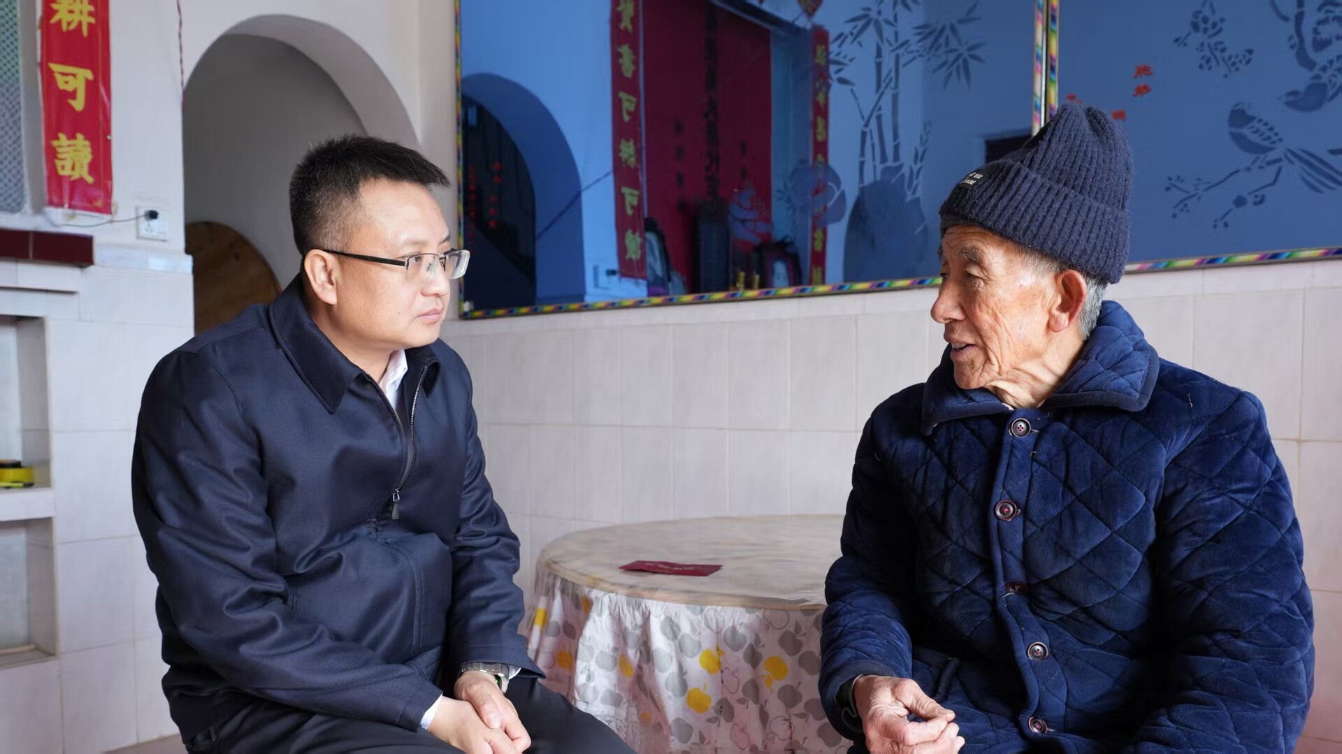 许治国春节前夕走访慰问困难党员、群众