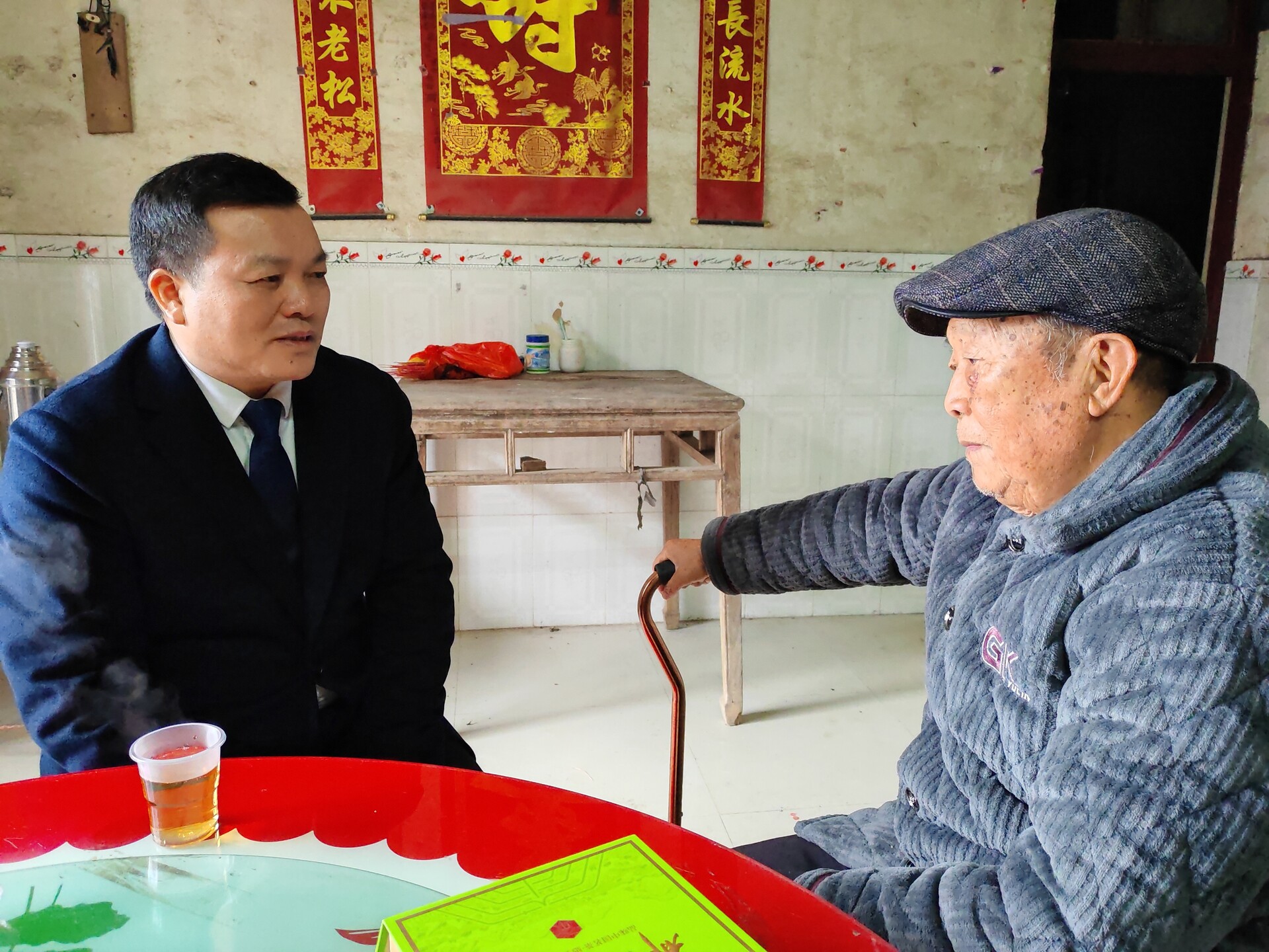 欧阳佑春春节前走访慰问退休老同志