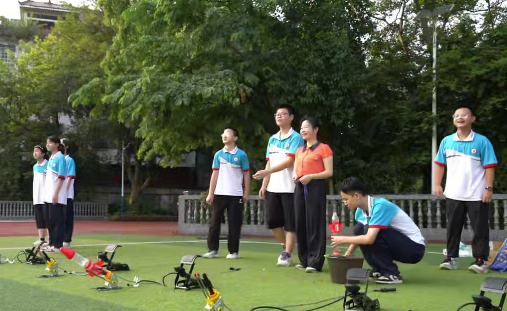 春风育桃李，格物花开艳