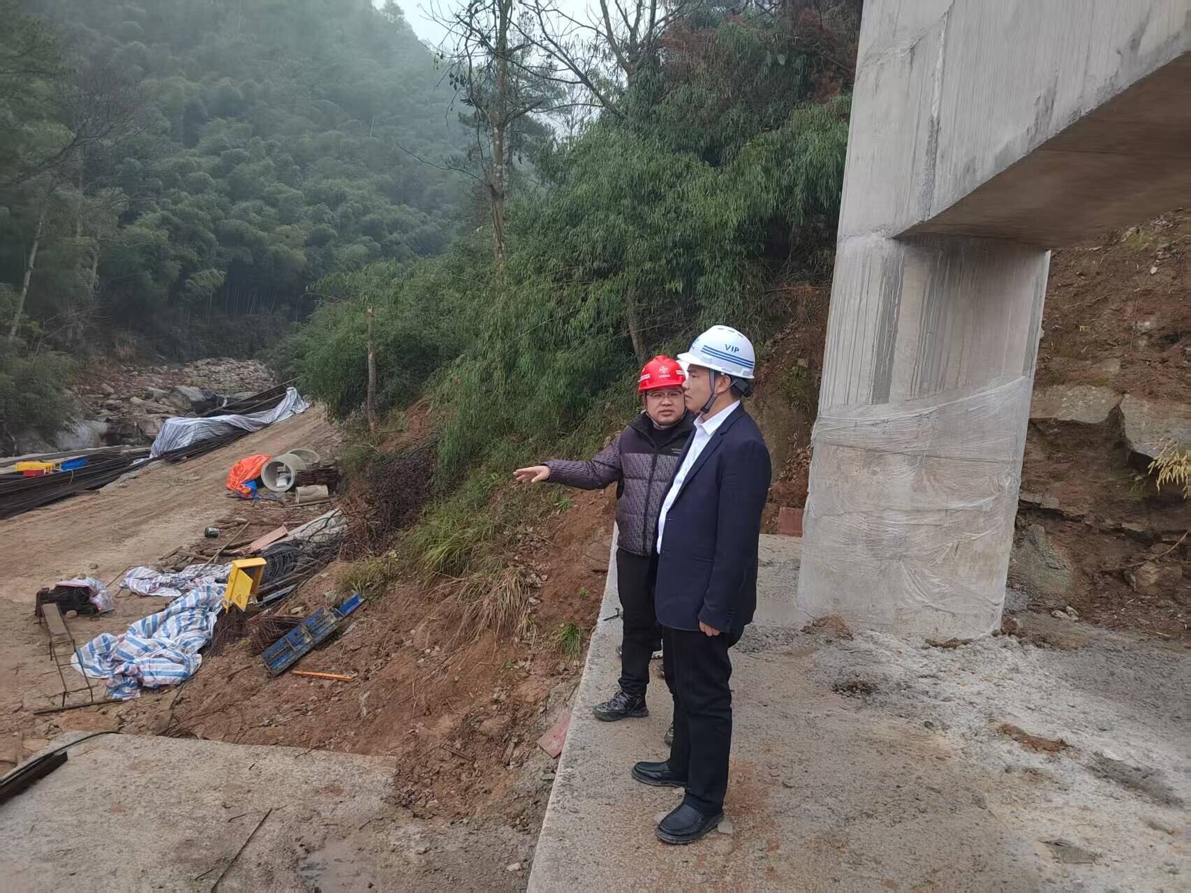 唐煜督导草罗公路春节保通保畅及安全生产工作并慰问一线建设者      