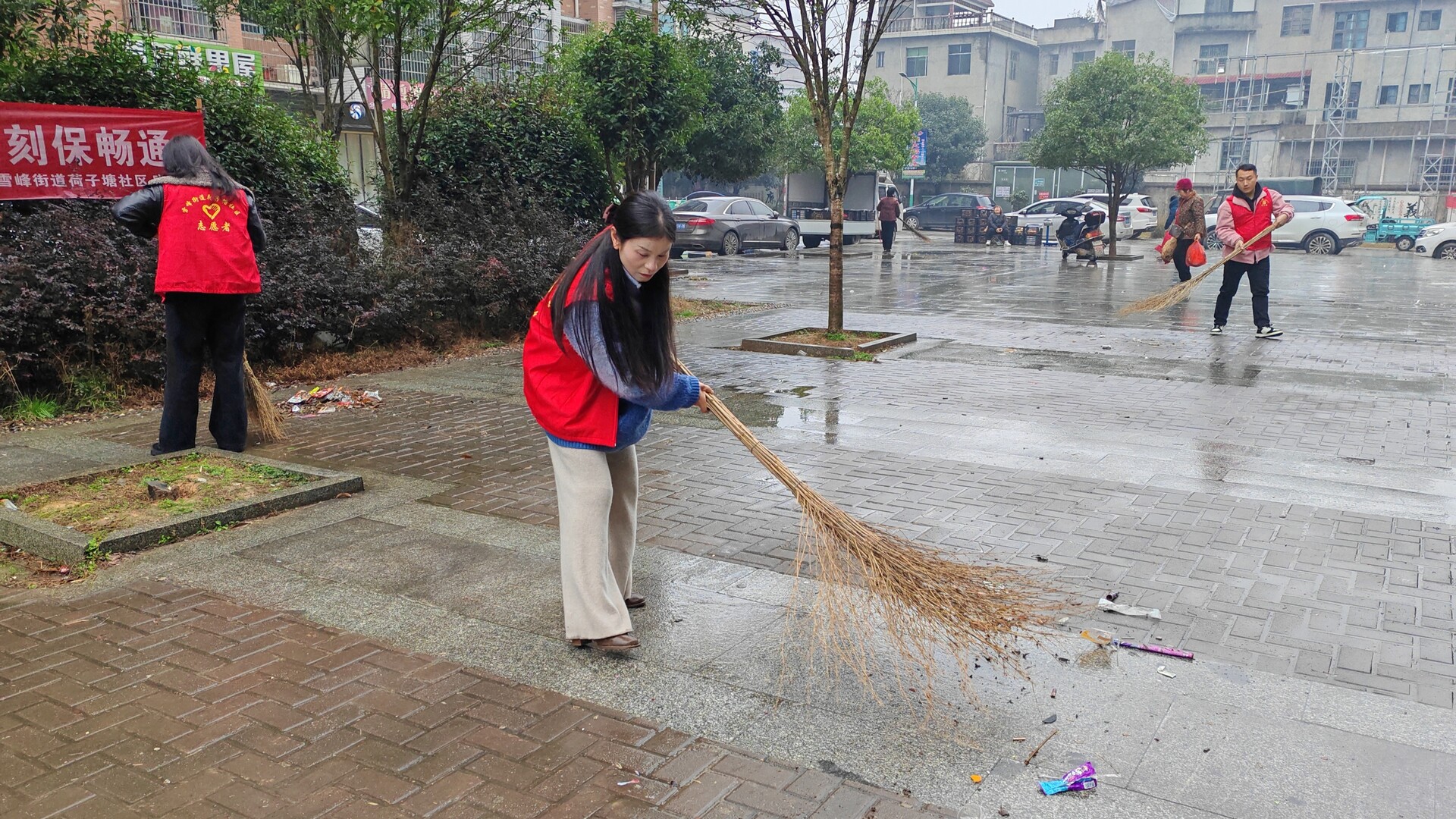 干干净净迎新年 荷子塘社区开展志愿大清扫活动