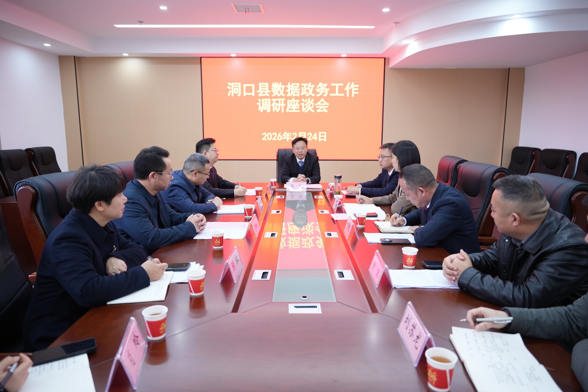 新春首个工作日  吴韬、许治国到县政务中心调研