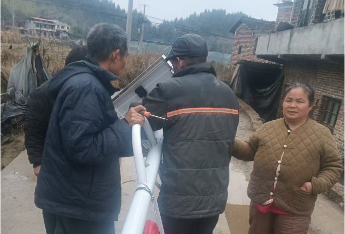 亮灯暖民心 党员当先锋——杨林镇芭蕉村把光明与温暖送到群众家门口