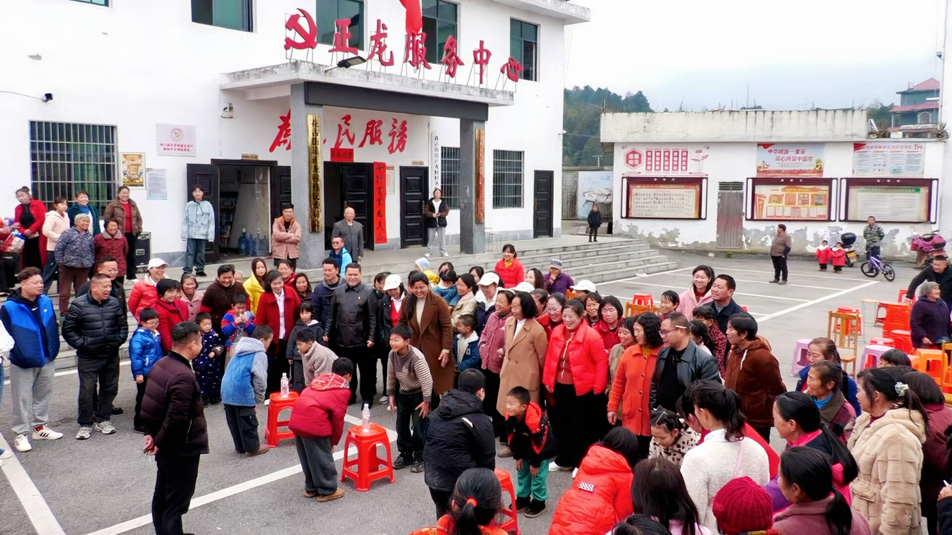 花古街道正龙村：多彩活动庆“三八”  巾帼聚力促振兴