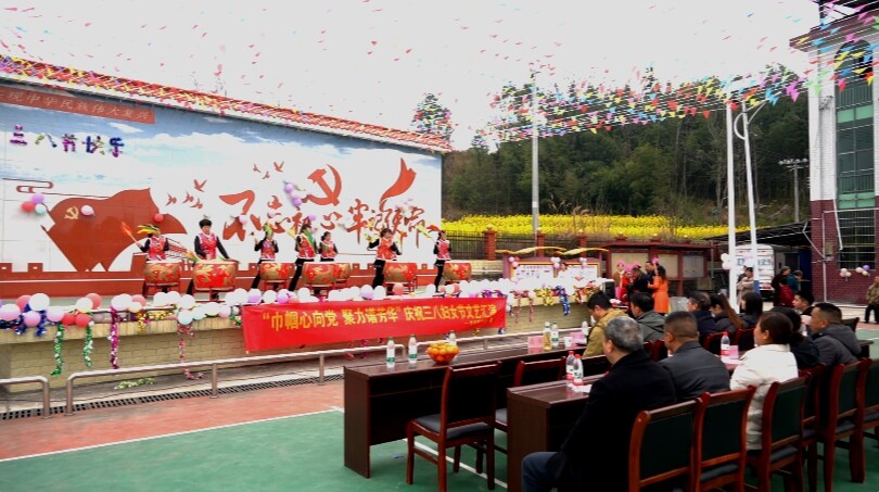 竹市镇安南村举行庆“三八”文艺汇演 展现巾帼风采