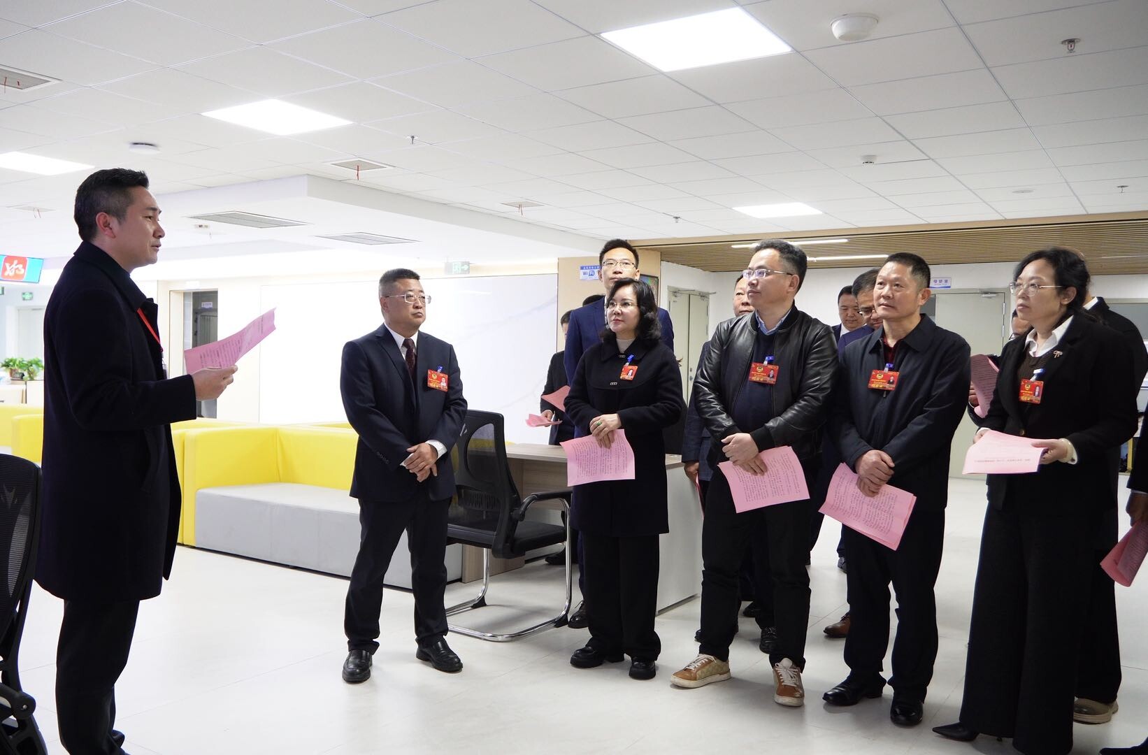 政协委员开展调研  点赞政务服务企业新举措