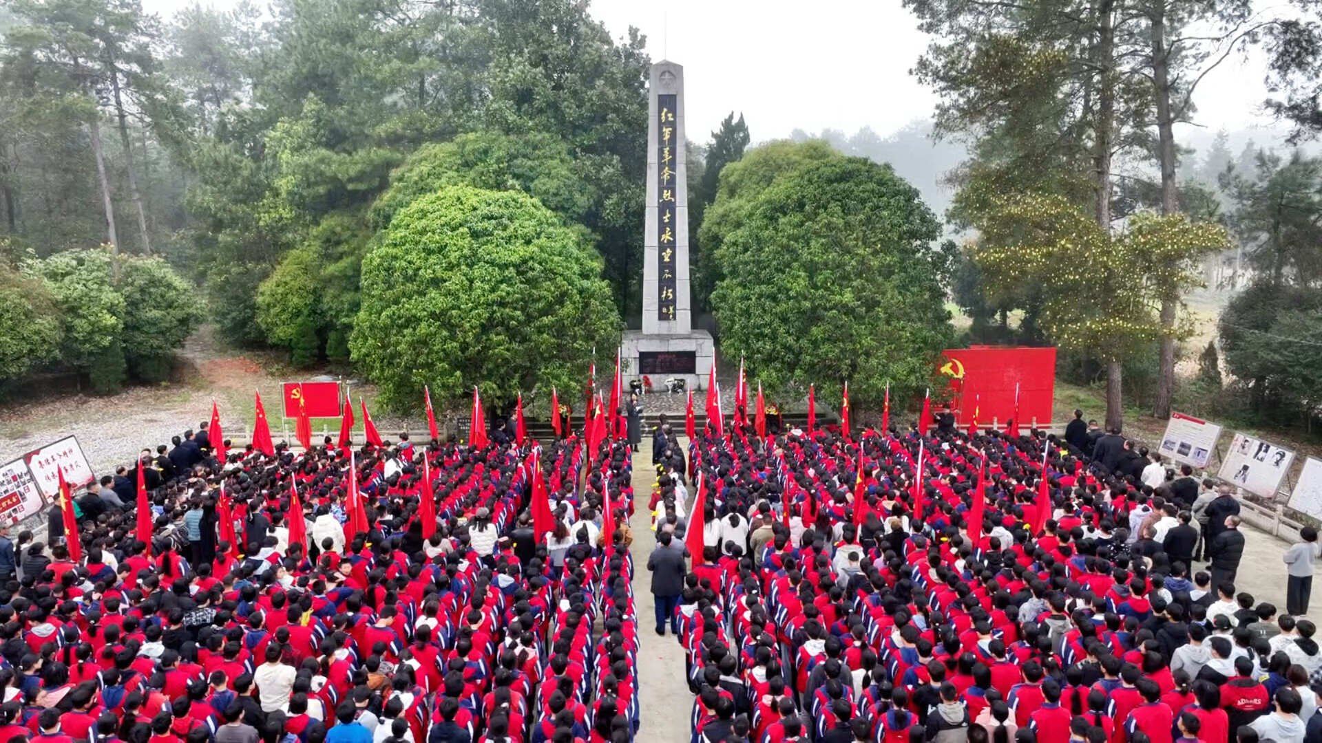 “行走的思政课”——花园镇西中九年一贯制学校开展清明祭英烈活动