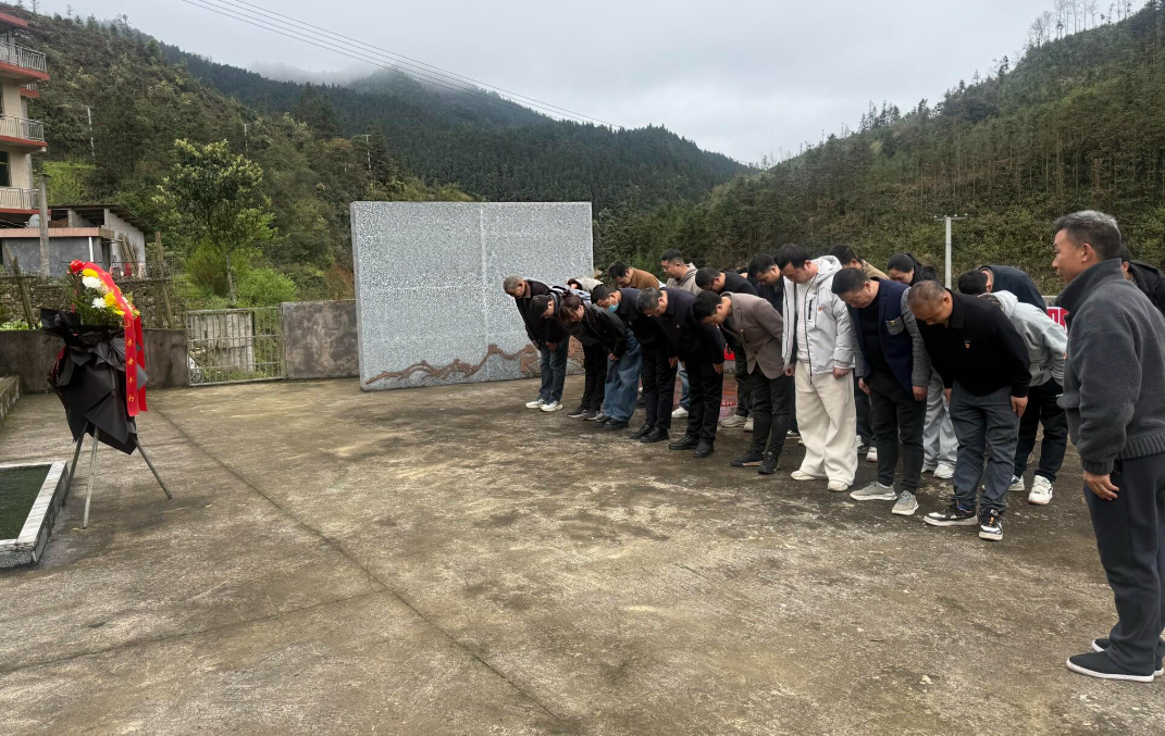 缅怀革命先烈 传承红色基因