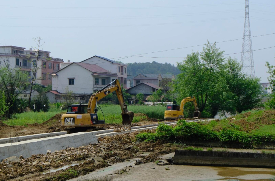 雪峰街道：高标准农田建设绘丰景