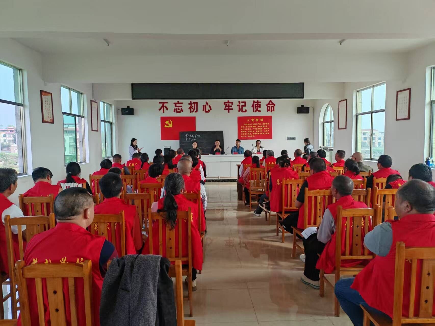 洞口县残疾人联合会：阳光助残暖人心 农资助农促增收
