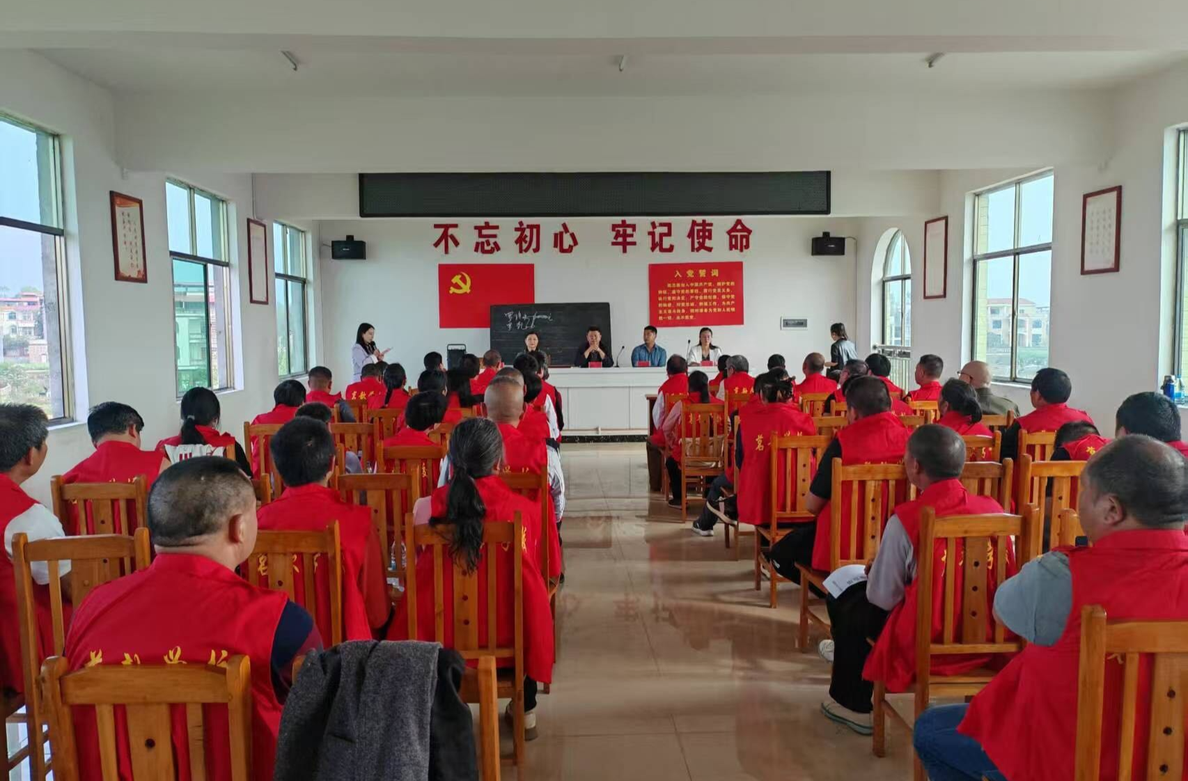 洞口县残疾人联合会：阳光助残暖人心 农资助农促增收