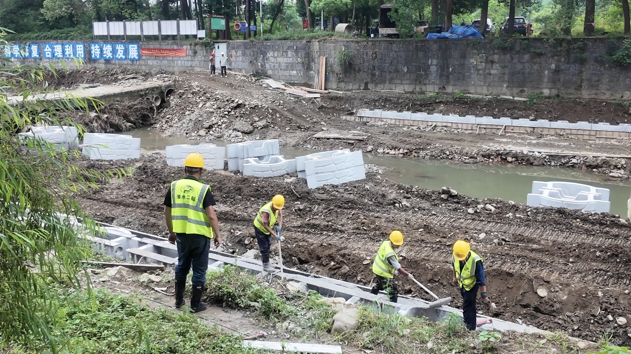 洞口县平溪幸福河湖迴龙洲段施工提速 全力冲刺节点目标